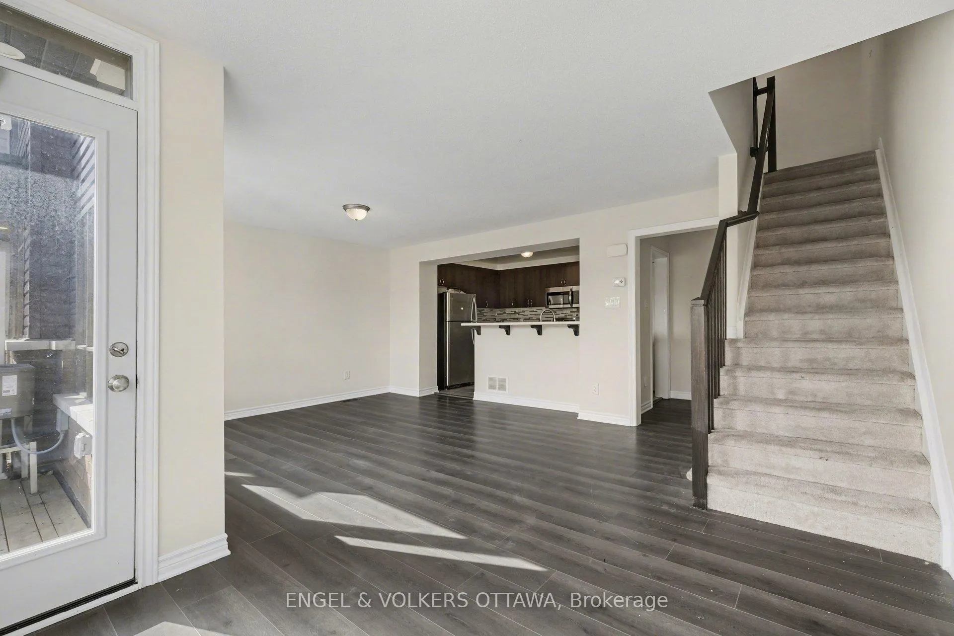 Photo 7 of 575 Roundleaf Way, Ottawa, Kanata - Emerald Meadows/Trailwest — HOMEH