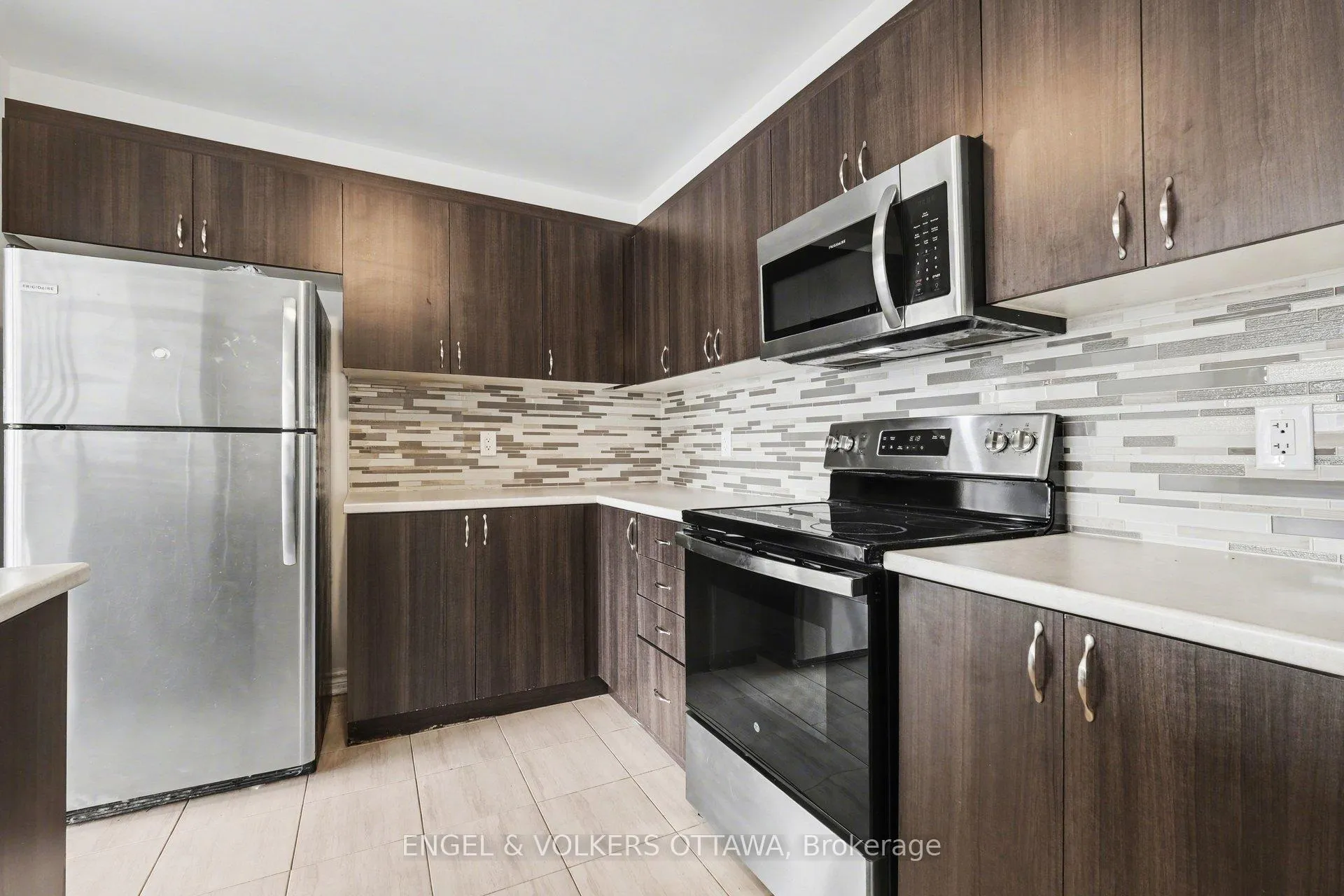 Photo 16 of 575 Roundleaf Way, Ottawa, Kanata - Emerald Meadows/Trailwest — HOMEH
