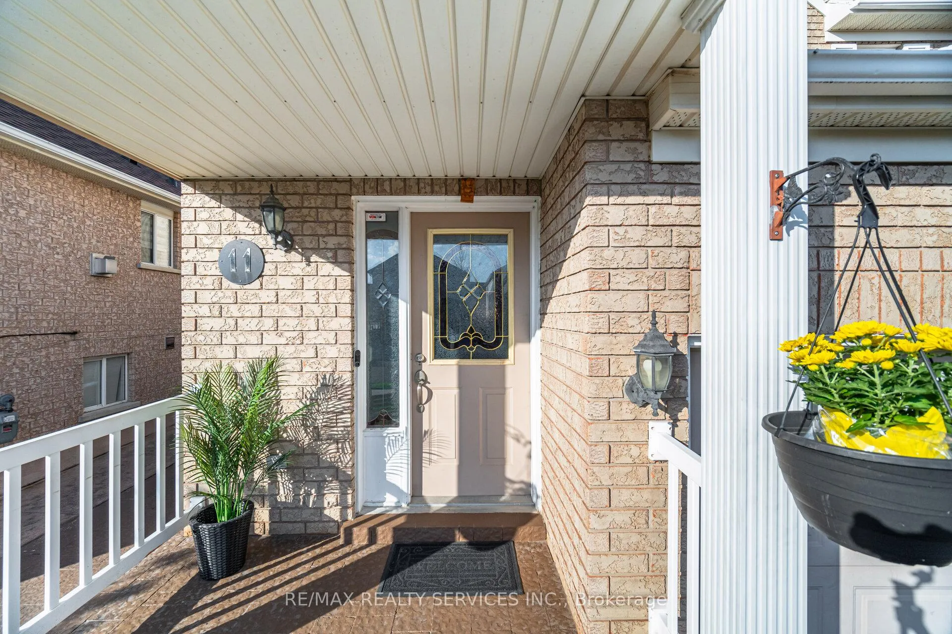 Photo 3 of 11 Poplar Plains Road, Brampton, Fletcher's Meadow — HOMEH