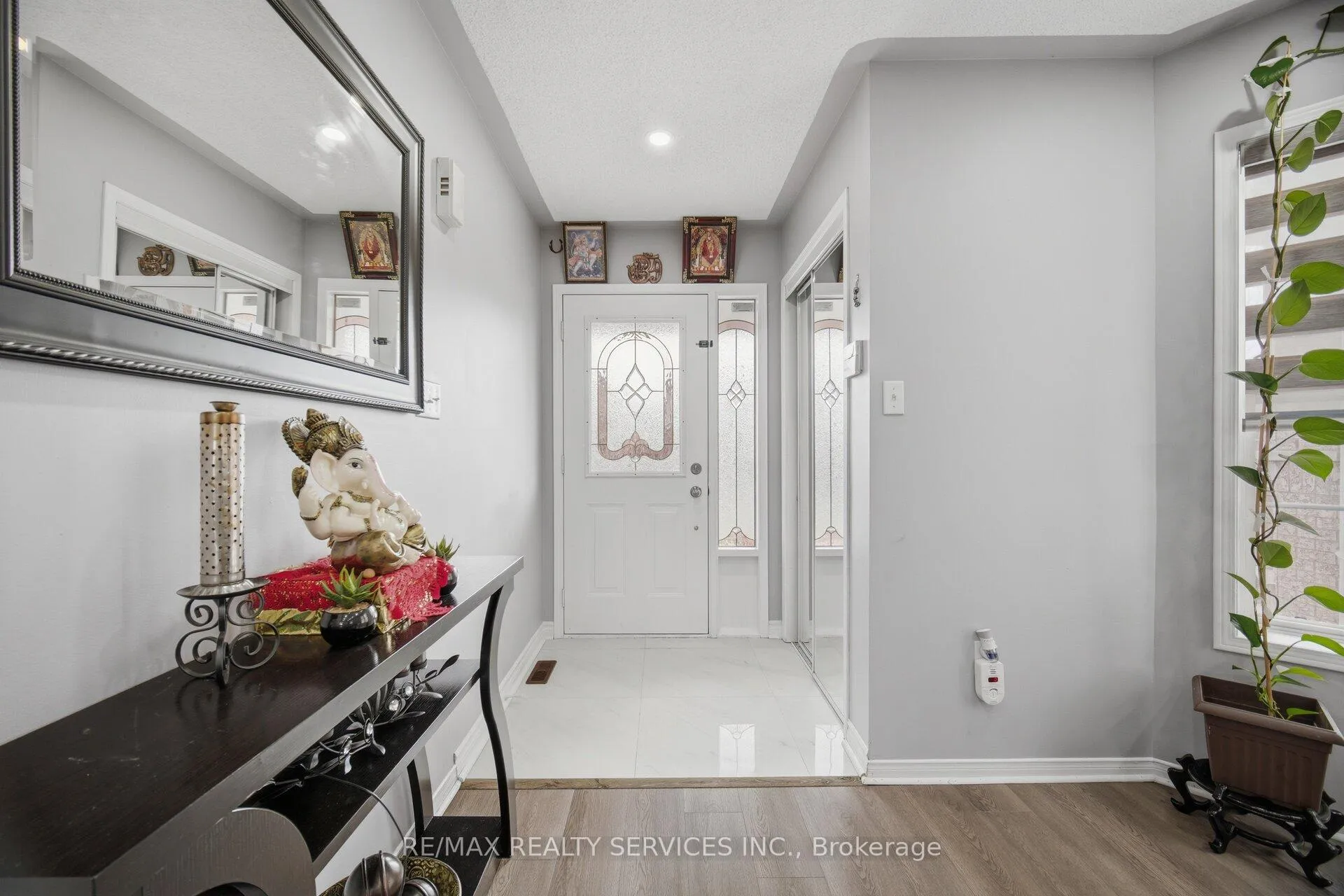 Photo 4 of 11 Poplar Plains Road, Brampton, Fletcher's Meadow — HOMEH
