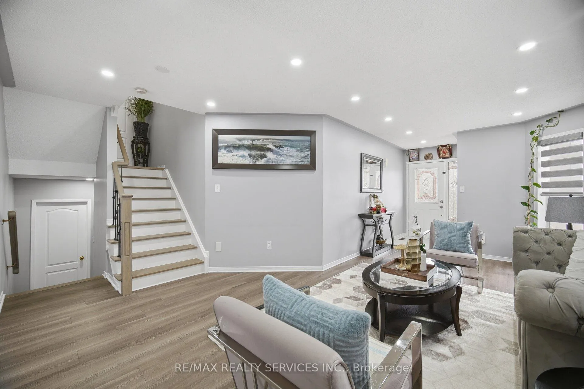 Photo 8 of 11 Poplar Plains Road, Brampton, Fletcher's Meadow — HOMEH