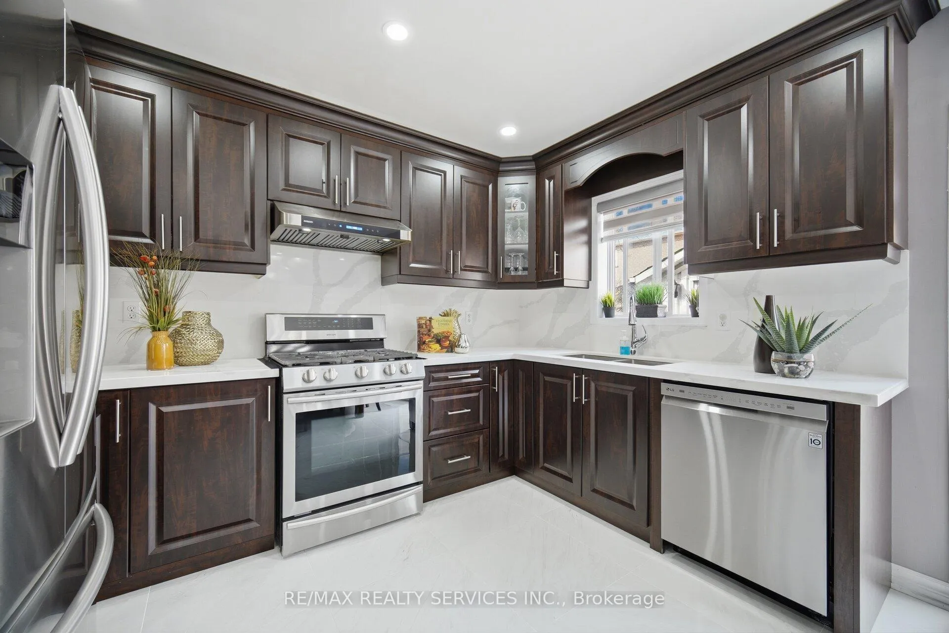 Photo 15 of 11 Poplar Plains Road, Brampton, Fletcher's Meadow — HOMEH