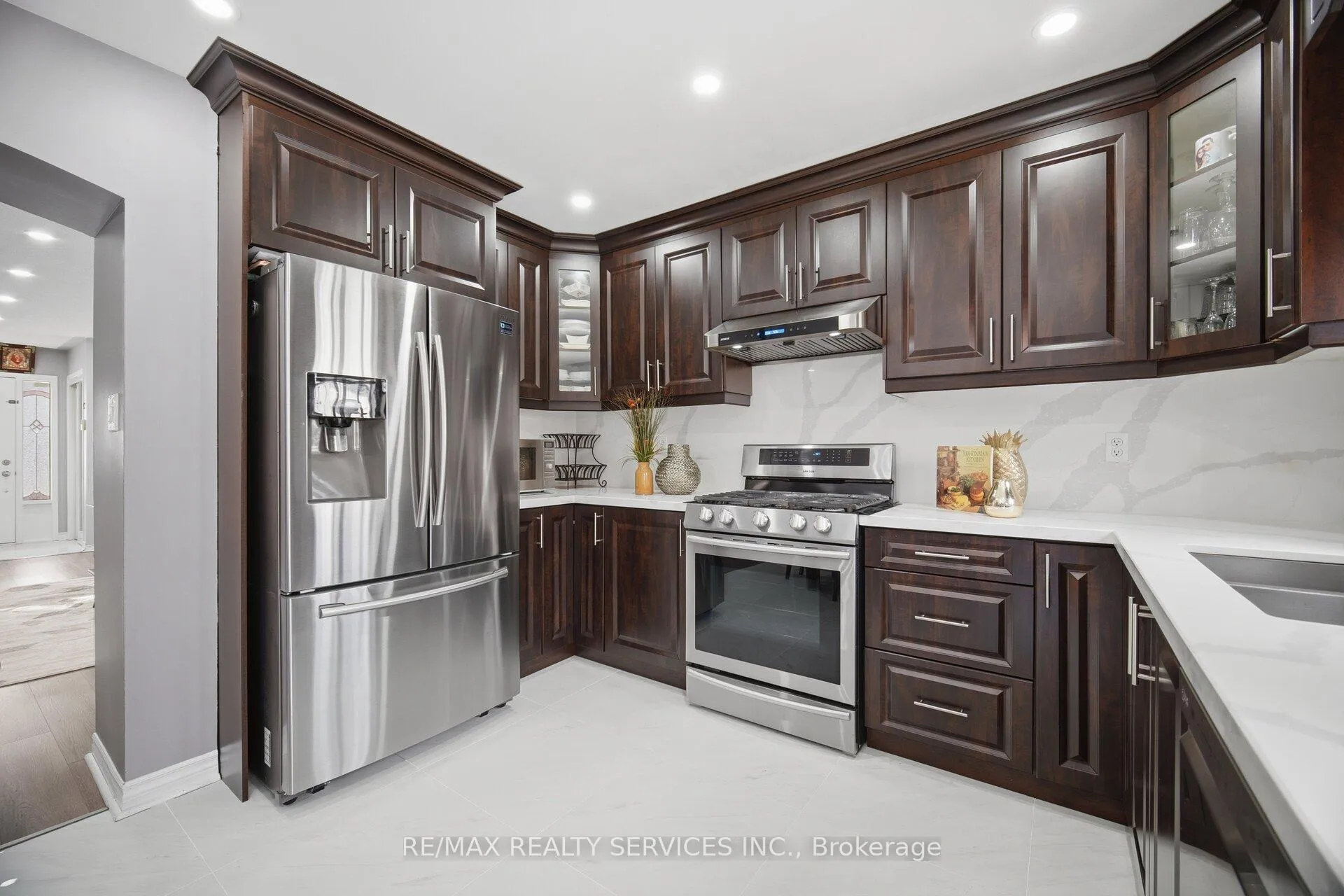 Photo 16 of 11 Poplar Plains Road, Brampton, Fletcher's Meadow — HOMEH