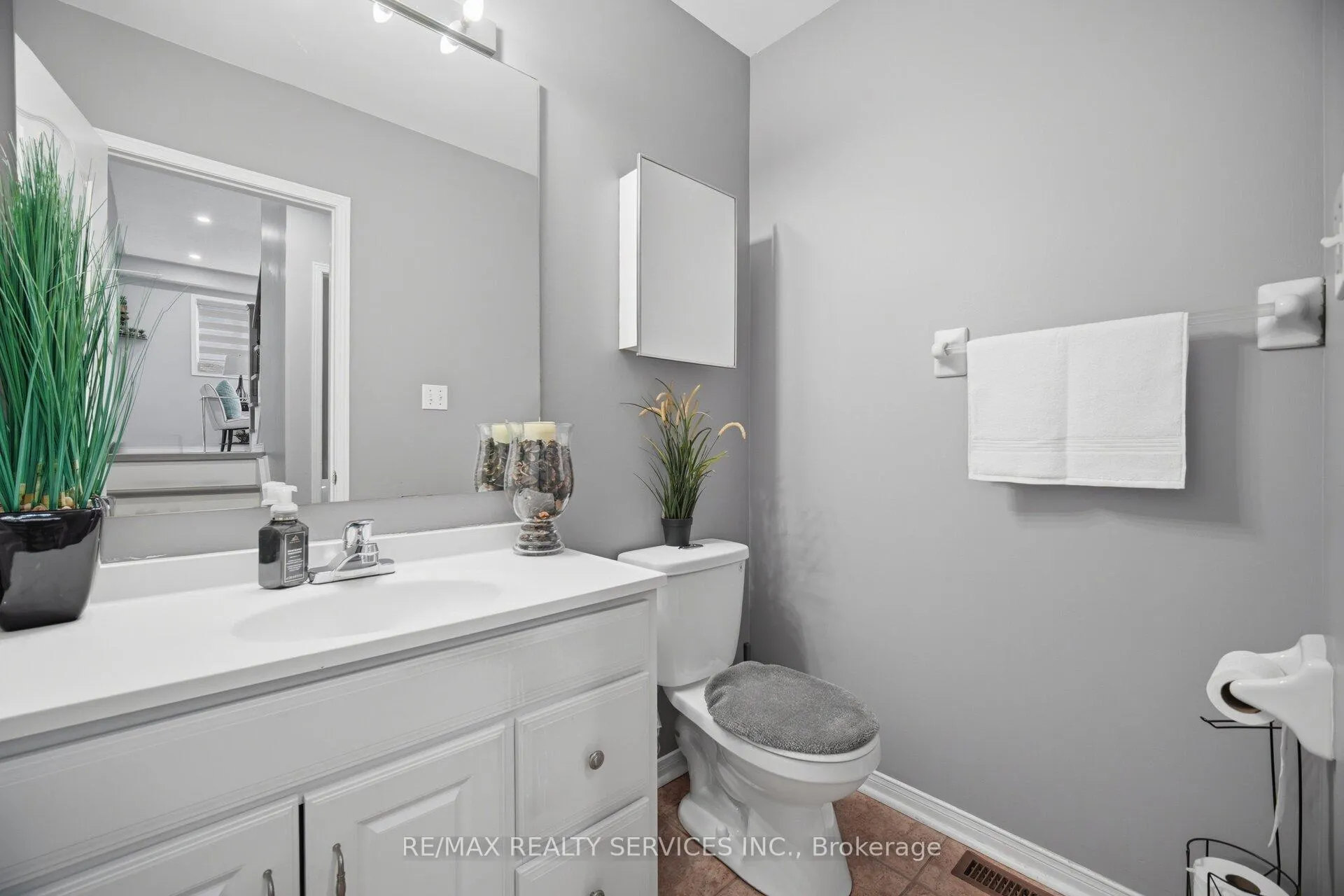 Photo 23 of 11 Poplar Plains Road, Brampton, Fletcher's Meadow — HOMEH