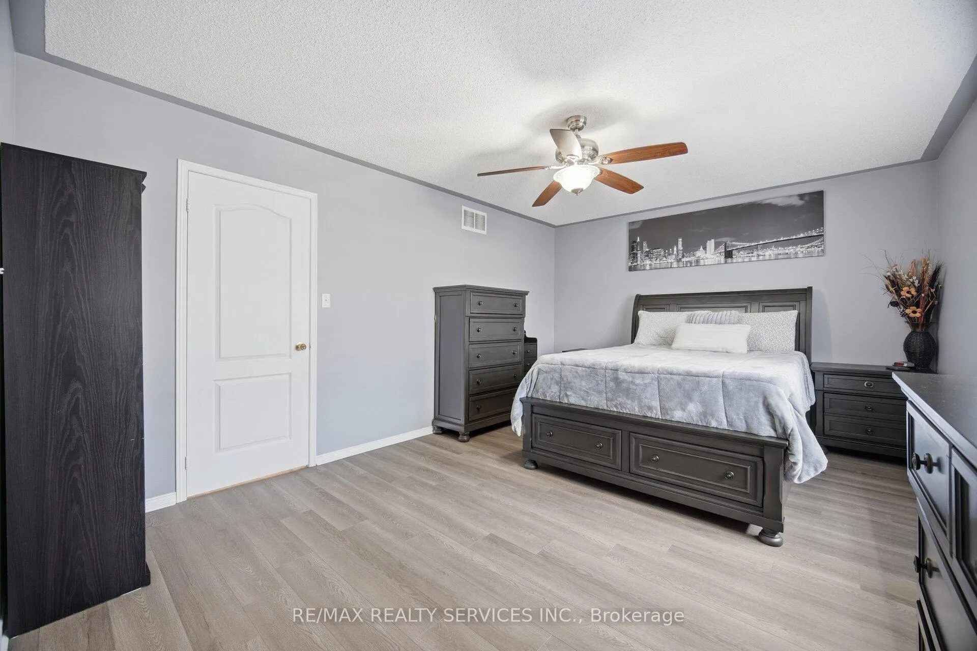 Photo 27 of 11 Poplar Plains Road, Brampton, Fletcher's Meadow — HOMEH