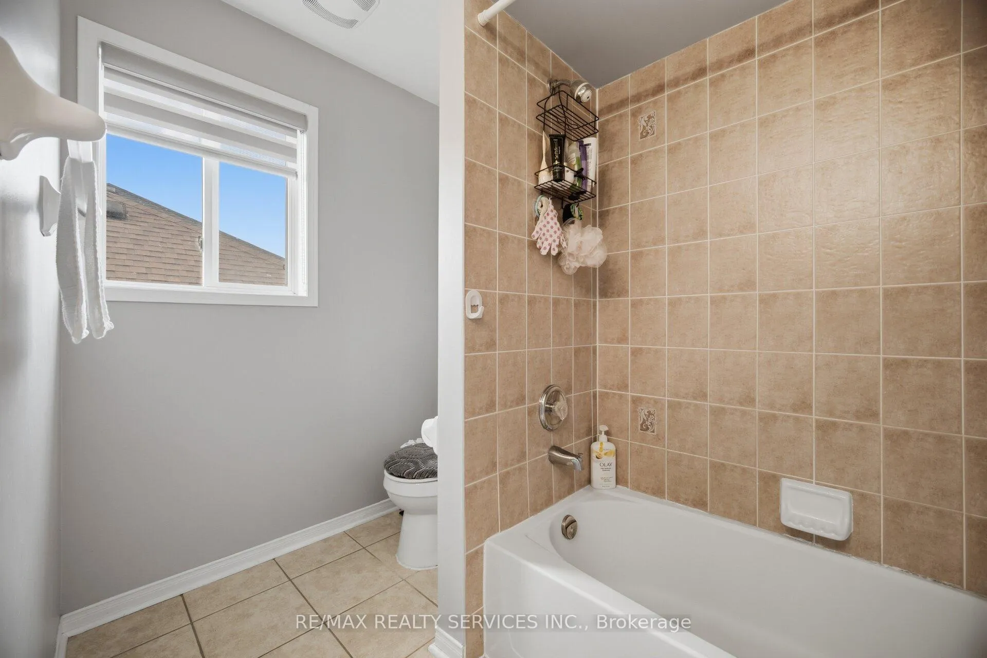 Photo 34 of 11 Poplar Plains Road, Brampton, Fletcher's Meadow — HOMEH