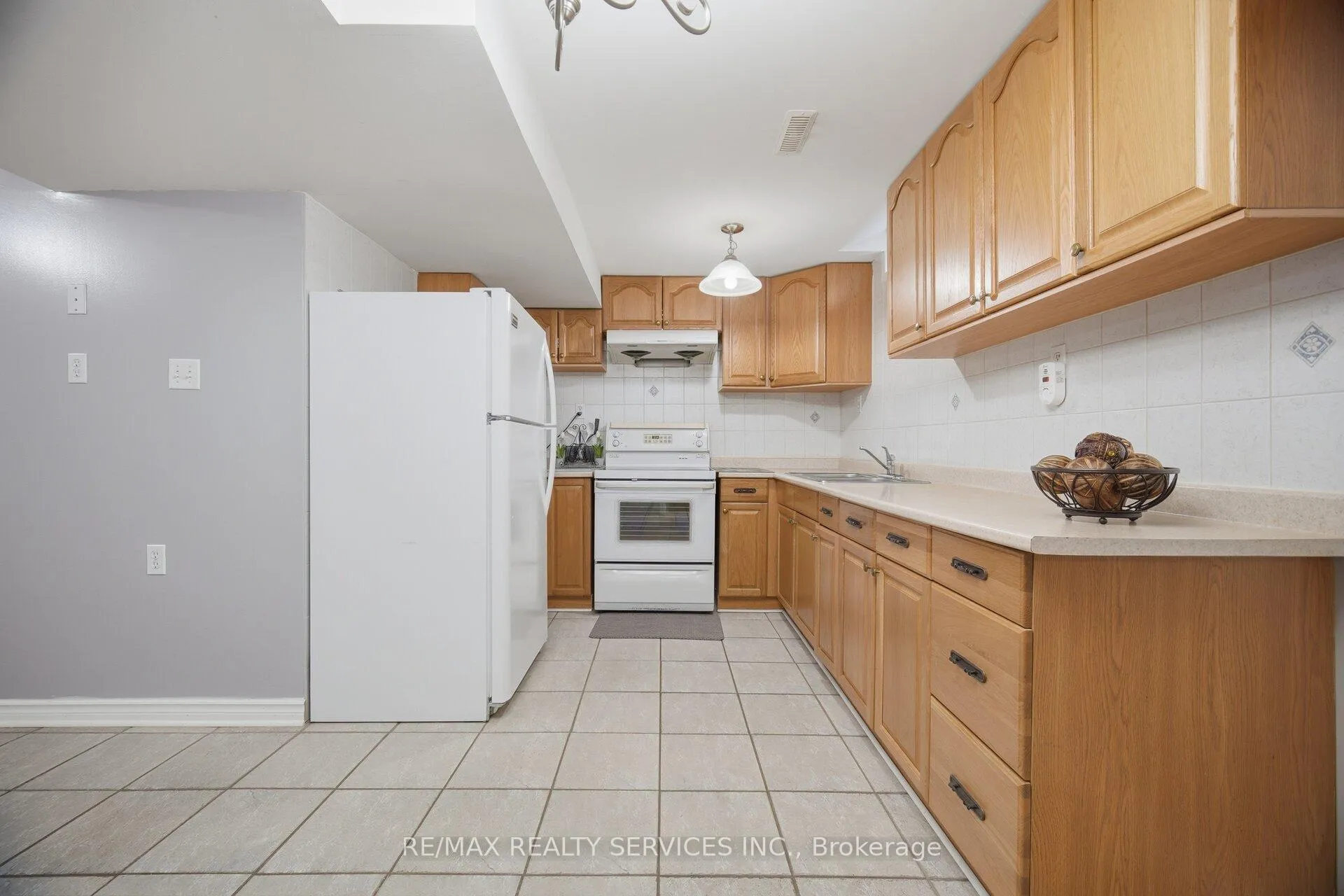 Photo 40 of 11 Poplar Plains Road, Brampton, Fletcher's Meadow — HOMEH