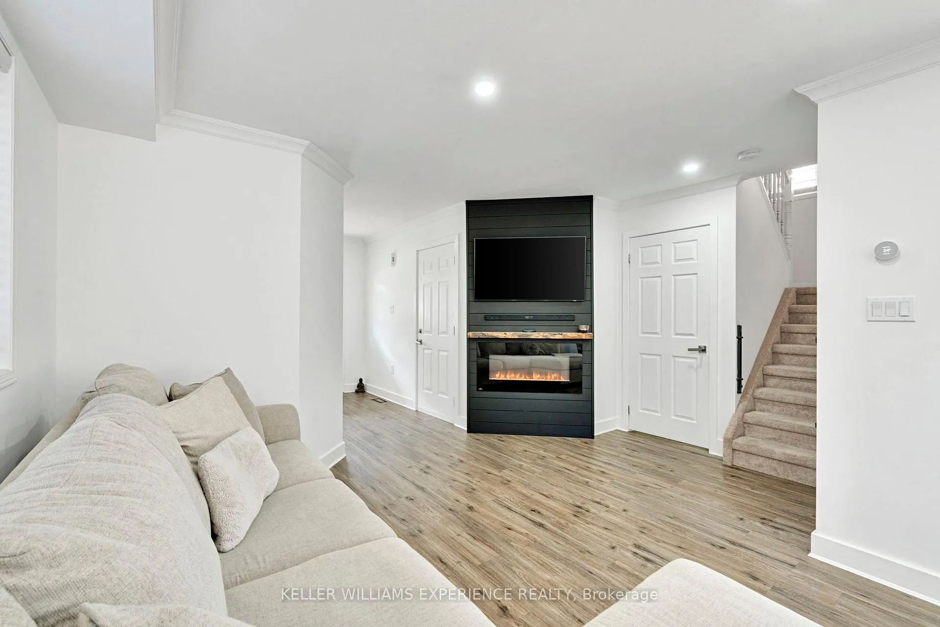 Photo 9 of 91 Butternut Drive, Barrie, Holly — HOMEH
