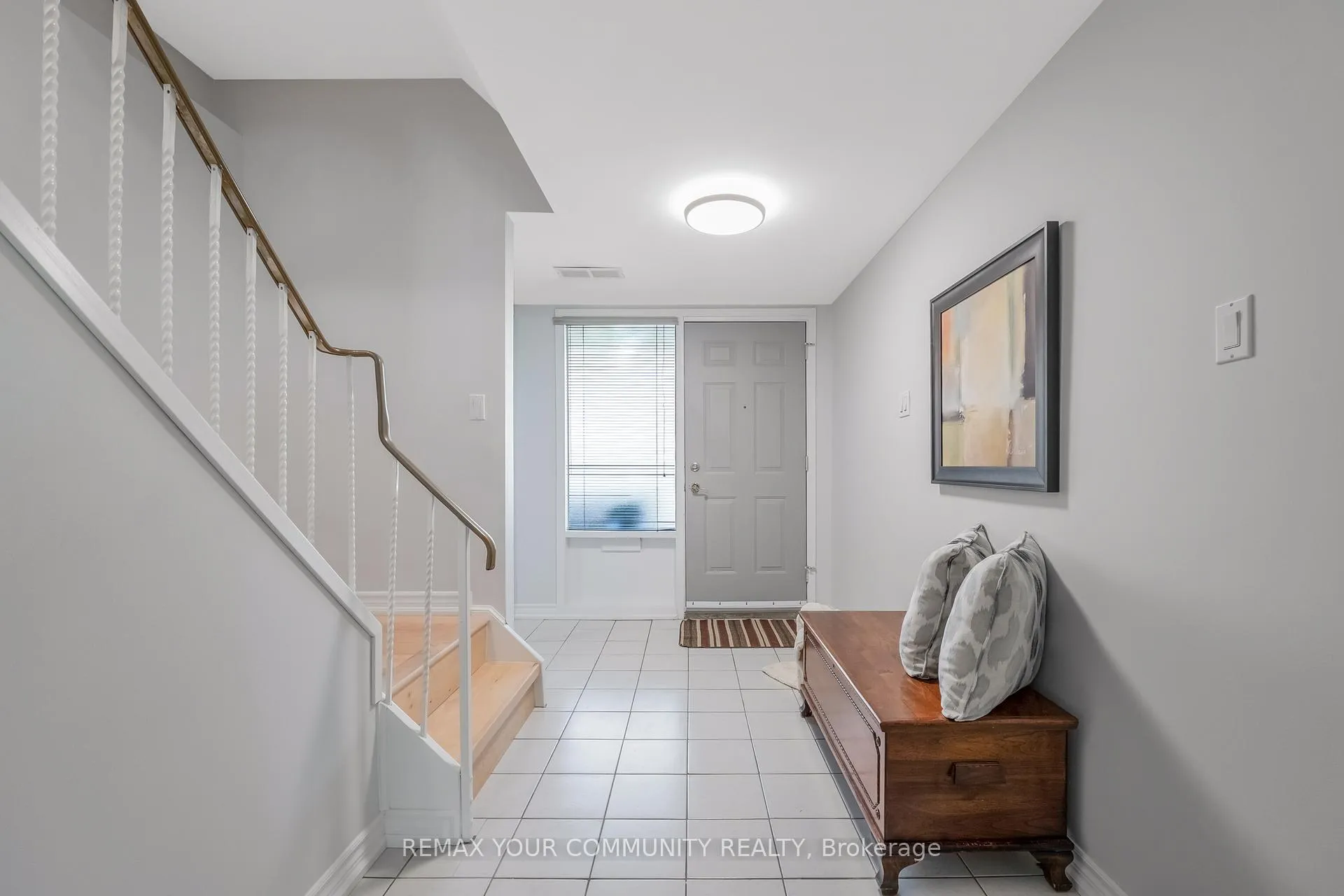 Photo 3 of Unit 60, 97 Poplar Crescent, Aurora, Aurora Highlands — HOMEH