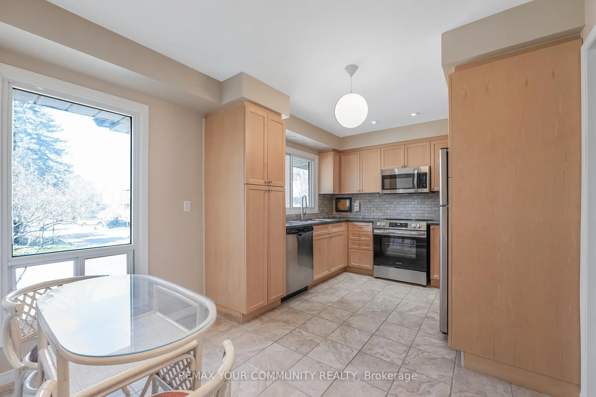 Photo 11 of Unit 60, 97 Poplar Crescent, Aurora, Aurora Highlands — HOMEH