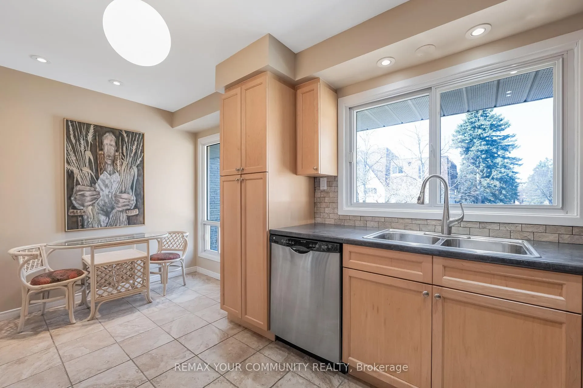 Photo 15 of Unit 60, 97 Poplar Crescent, Aurora, Aurora Highlands — HOMEH