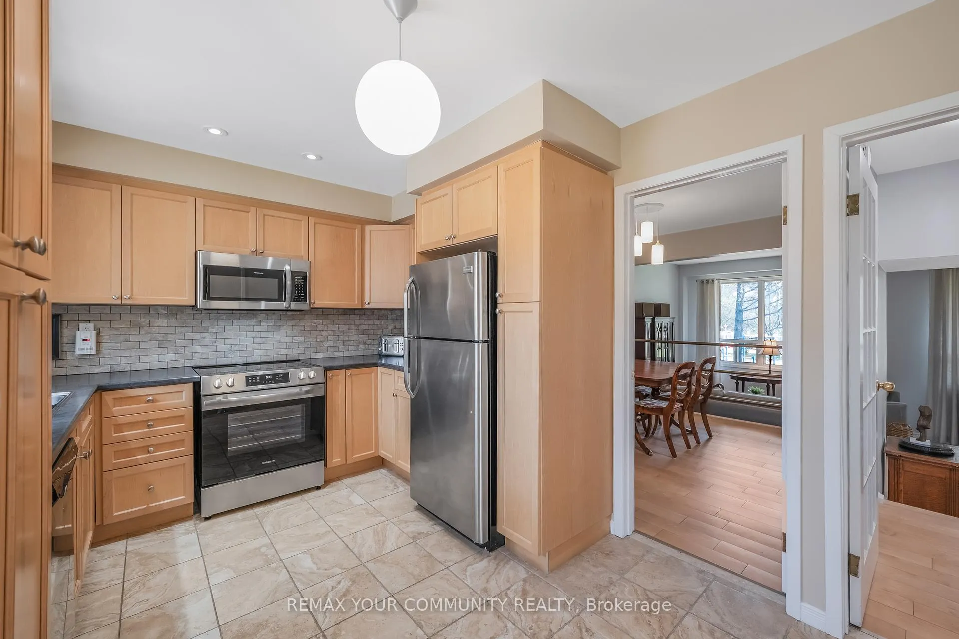 Photo 16 of Unit 60, 97 Poplar Crescent, Aurora, Aurora Highlands — HOMEH