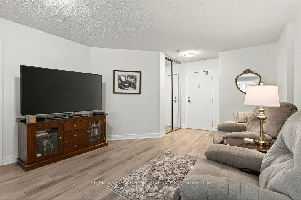 Photo 6 of Unit 803, 1237 North Shore Boulevard E, Burlington, Brant — HOMEH
