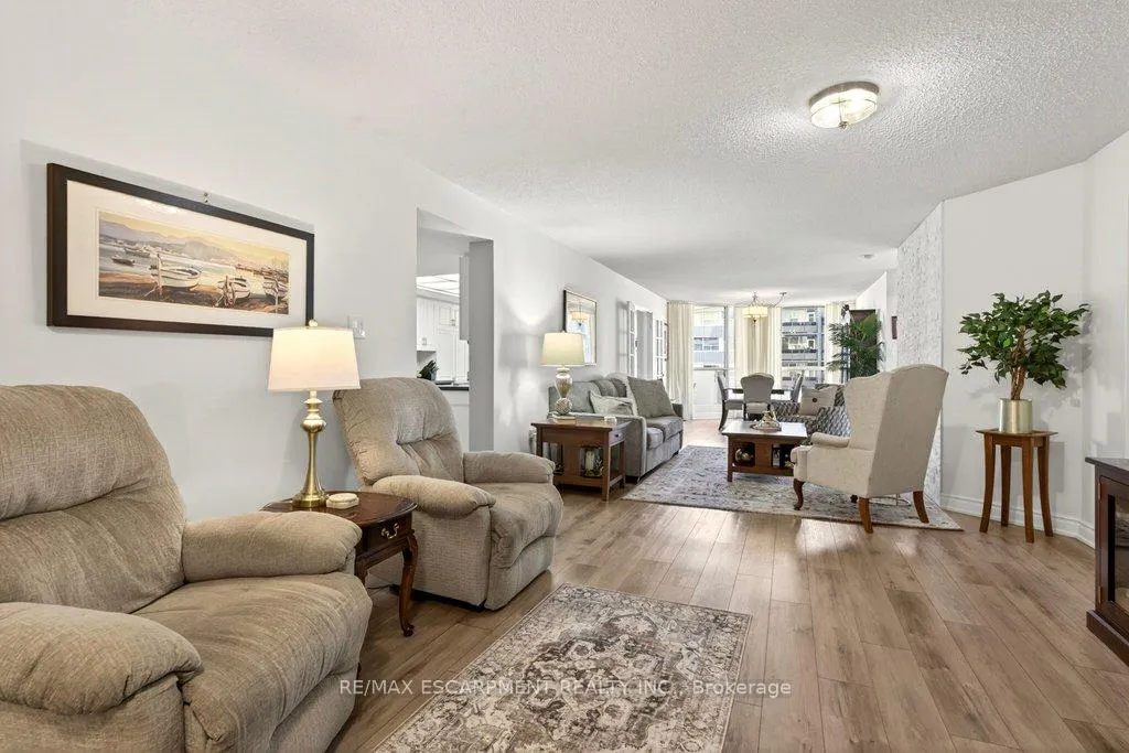 Photo 7 of Unit 803, 1237 North Shore Boulevard E, Burlington, Brant — HOMEH