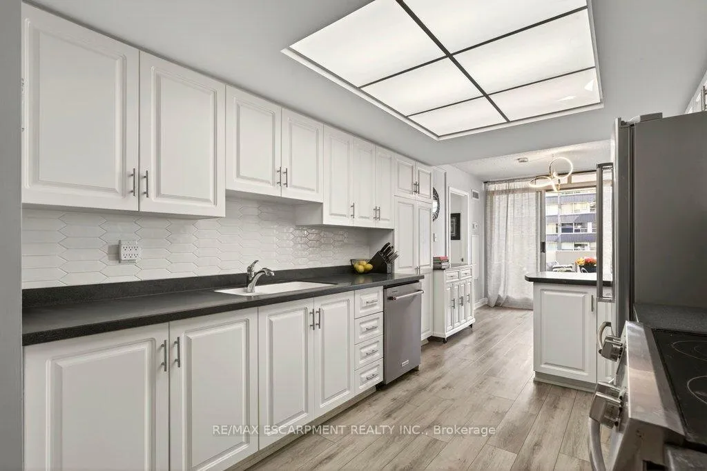 Photo 14 of Unit 803, 1237 North Shore Boulevard E, Burlington, Brant — HOMEH
