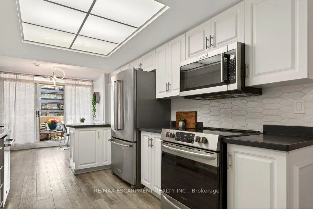Photo 15 of Unit 803, 1237 North Shore Boulevard E, Burlington, Brant — HOMEH