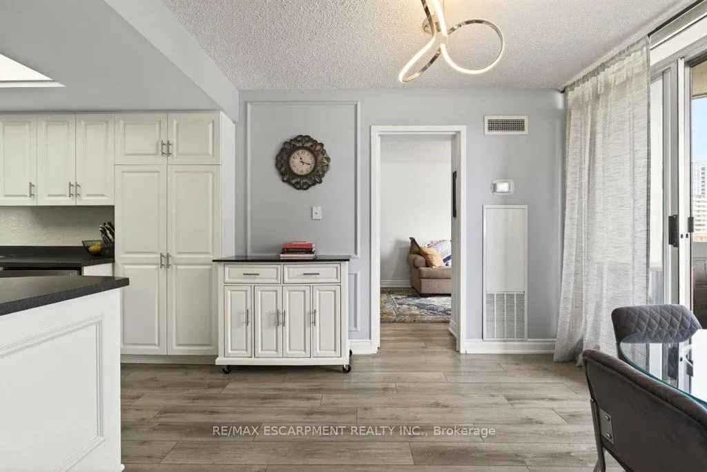 Photo 16 of Unit 803, 1237 North Shore Boulevard E, Burlington, Brant — HOMEH