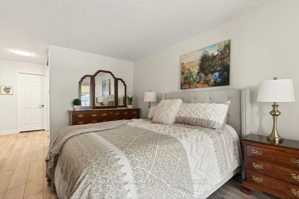 Photo 18 of Unit 803, 1237 North Shore Boulevard E, Burlington, Brant — HOMEH