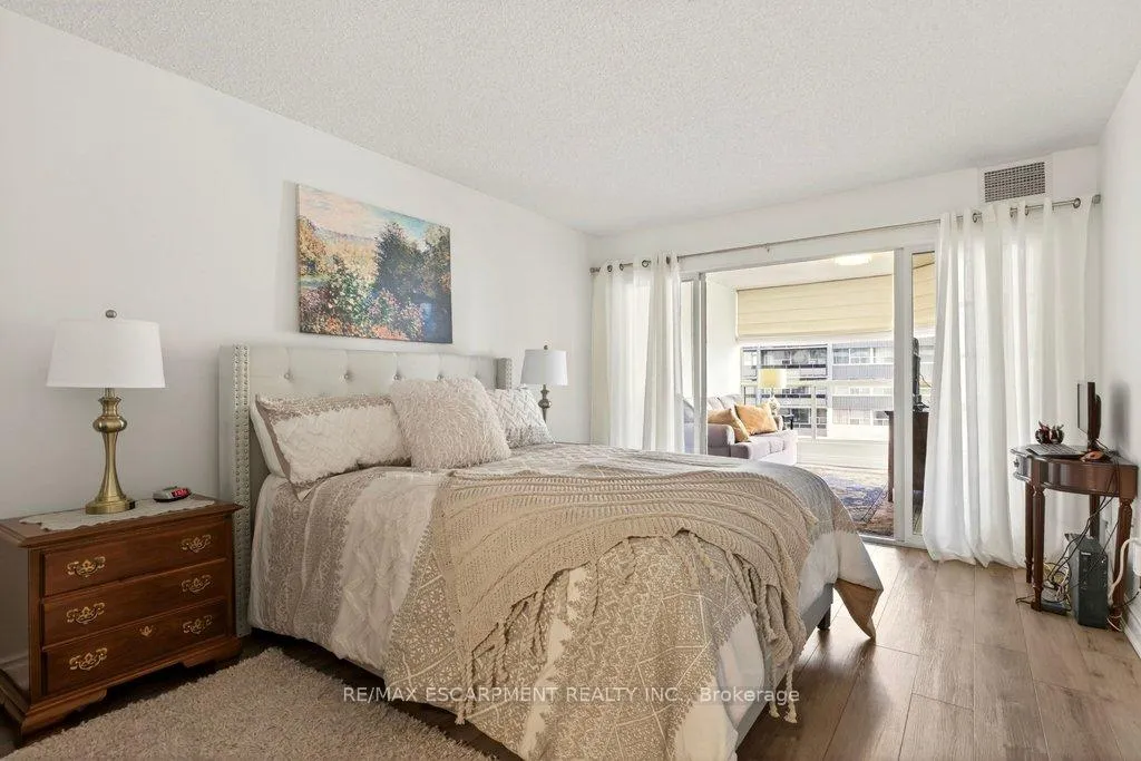 Photo 19 of Unit 803, 1237 North Shore Boulevard E, Burlington, Brant — HOMEH