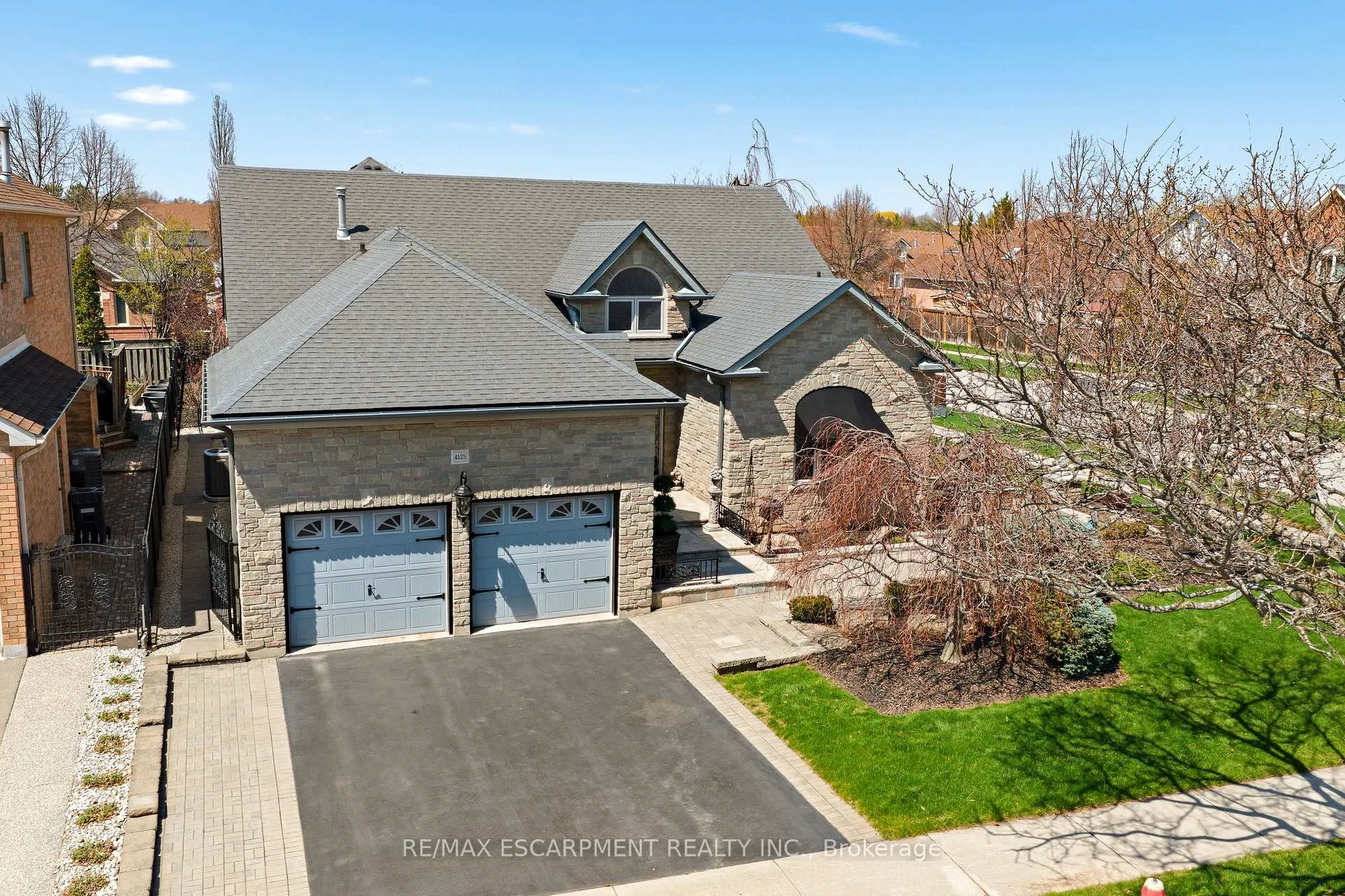 Front of 4125 Montrose Crescent