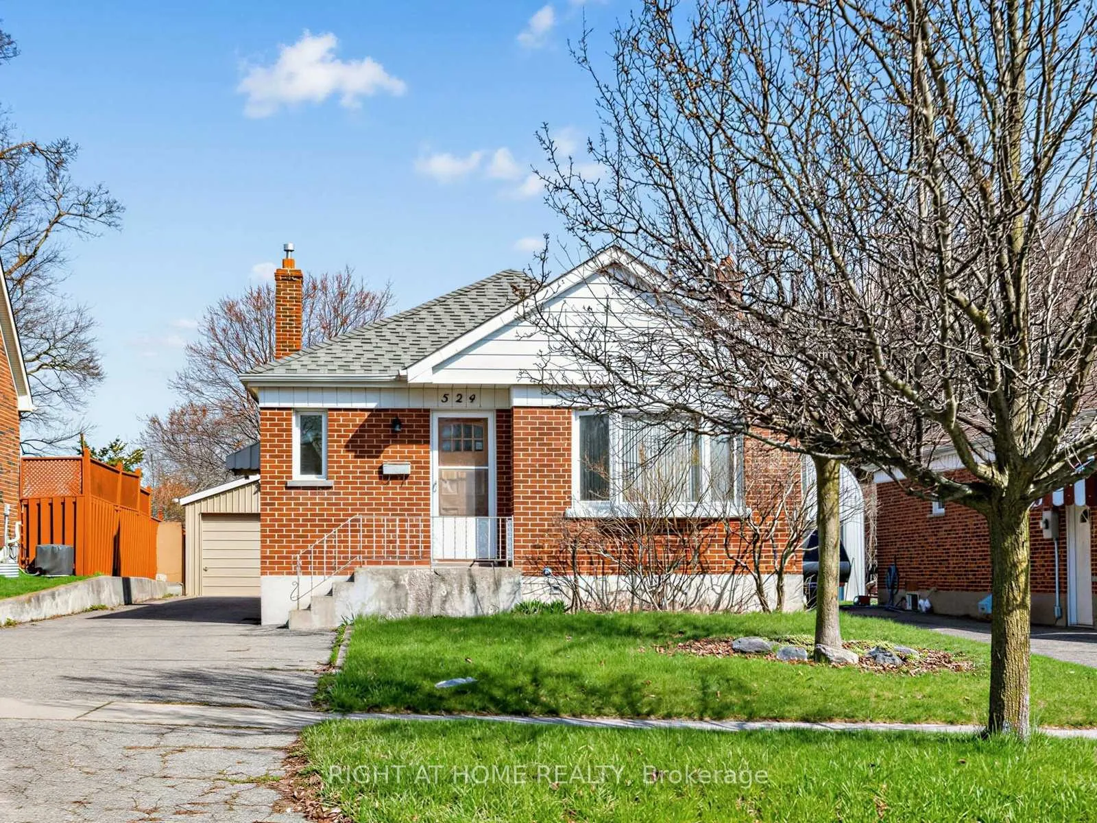 Photo 3 of 524 Colborne Street E, Oshawa, O'Neill — HOMEH
