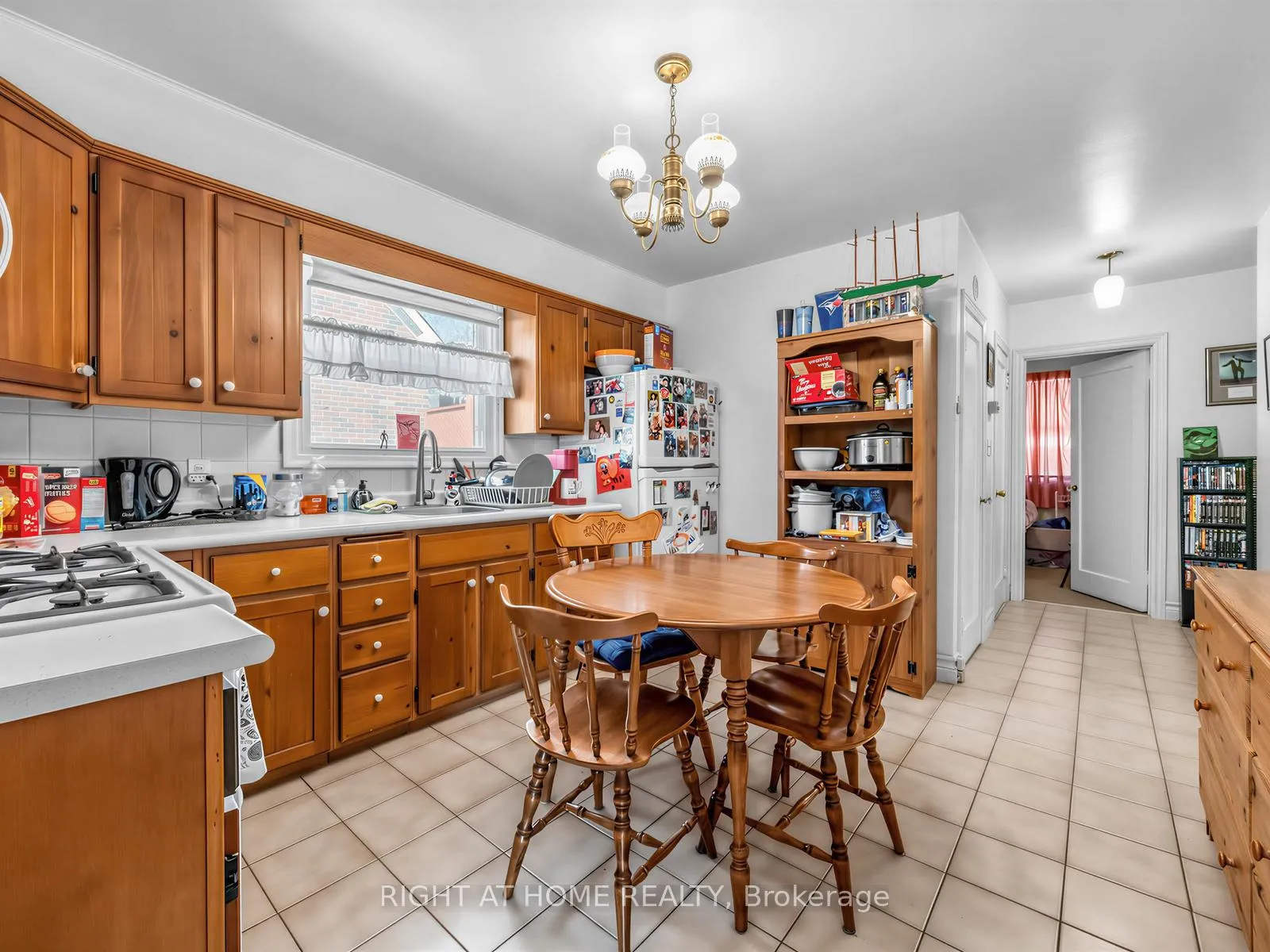 Photo 12 of 524 Colborne Street E, Oshawa, O'Neill — HOMEH