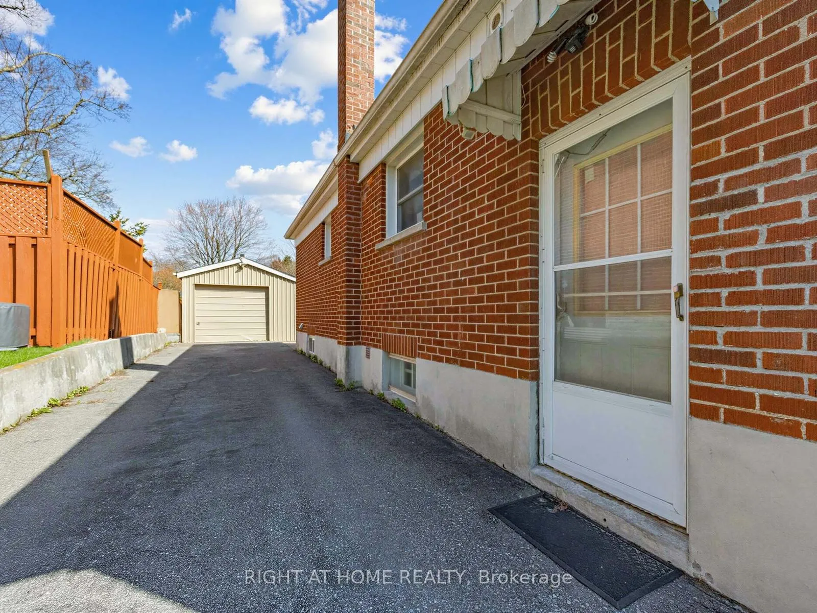 Photo 31 of 524 Colborne Street E, Oshawa, O'Neill — HOMEH