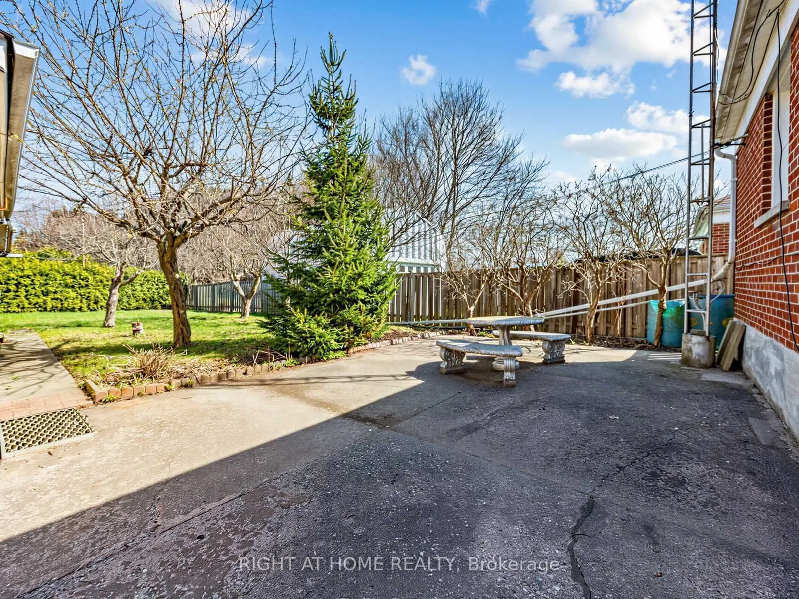 Photo 32 of 524 Colborne Street E, Oshawa, O'Neill — HOMEH