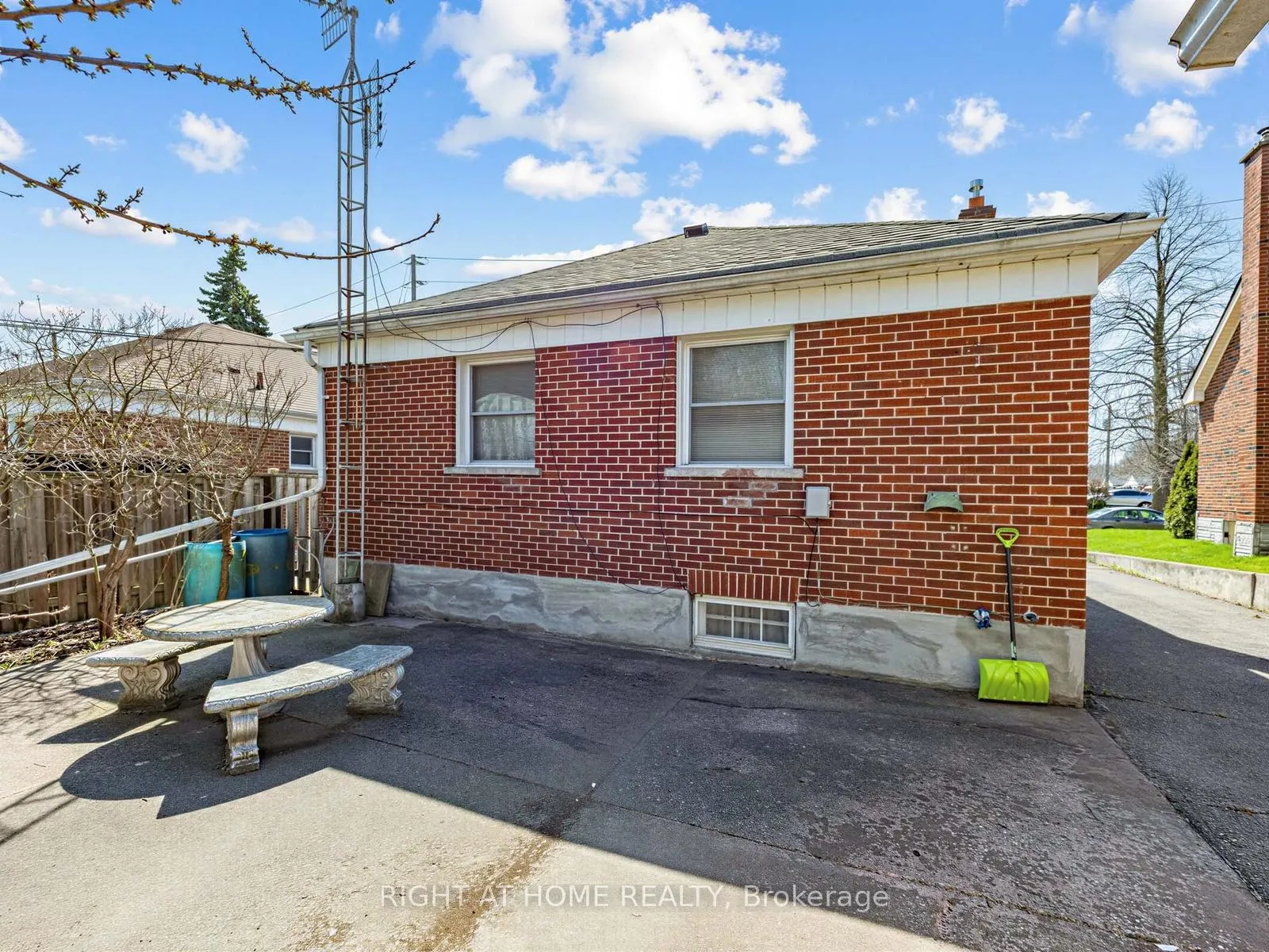 Photo 33 of 524 Colborne Street E, Oshawa, O'Neill — HOMEH
