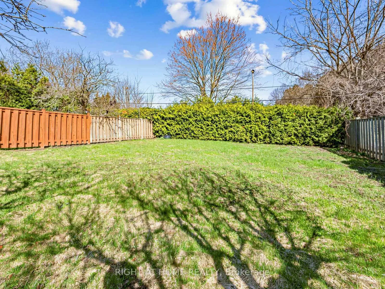 Photo 34 of 524 Colborne Street E, Oshawa, O'Neill — HOMEH
