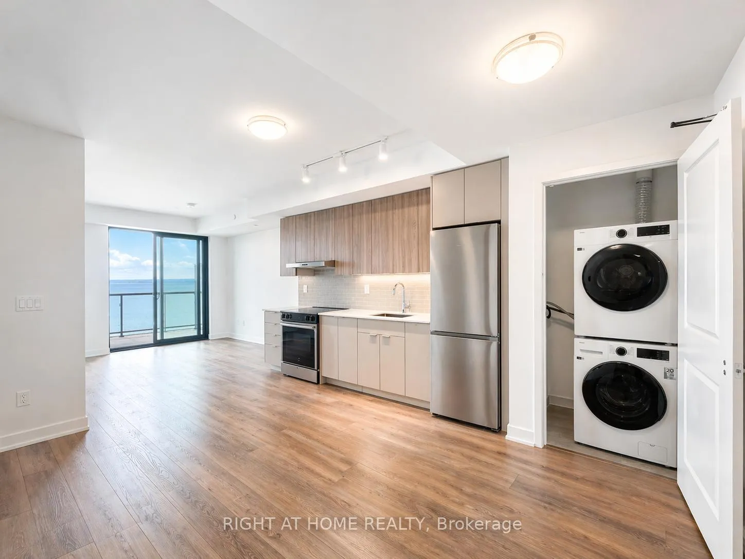 Photo 2 of Unit 1107, 2075 Lakeshore Road, Burlington, Brant — HOMEH