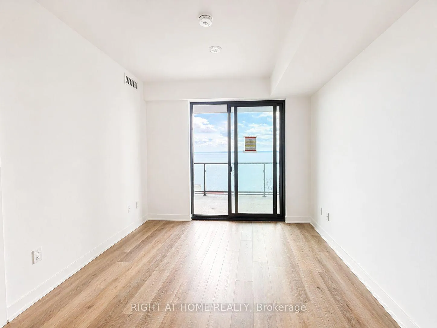 Photo 8 of Unit 1107, 2075 Lakeshore Road, Burlington, Brant — HOMEH