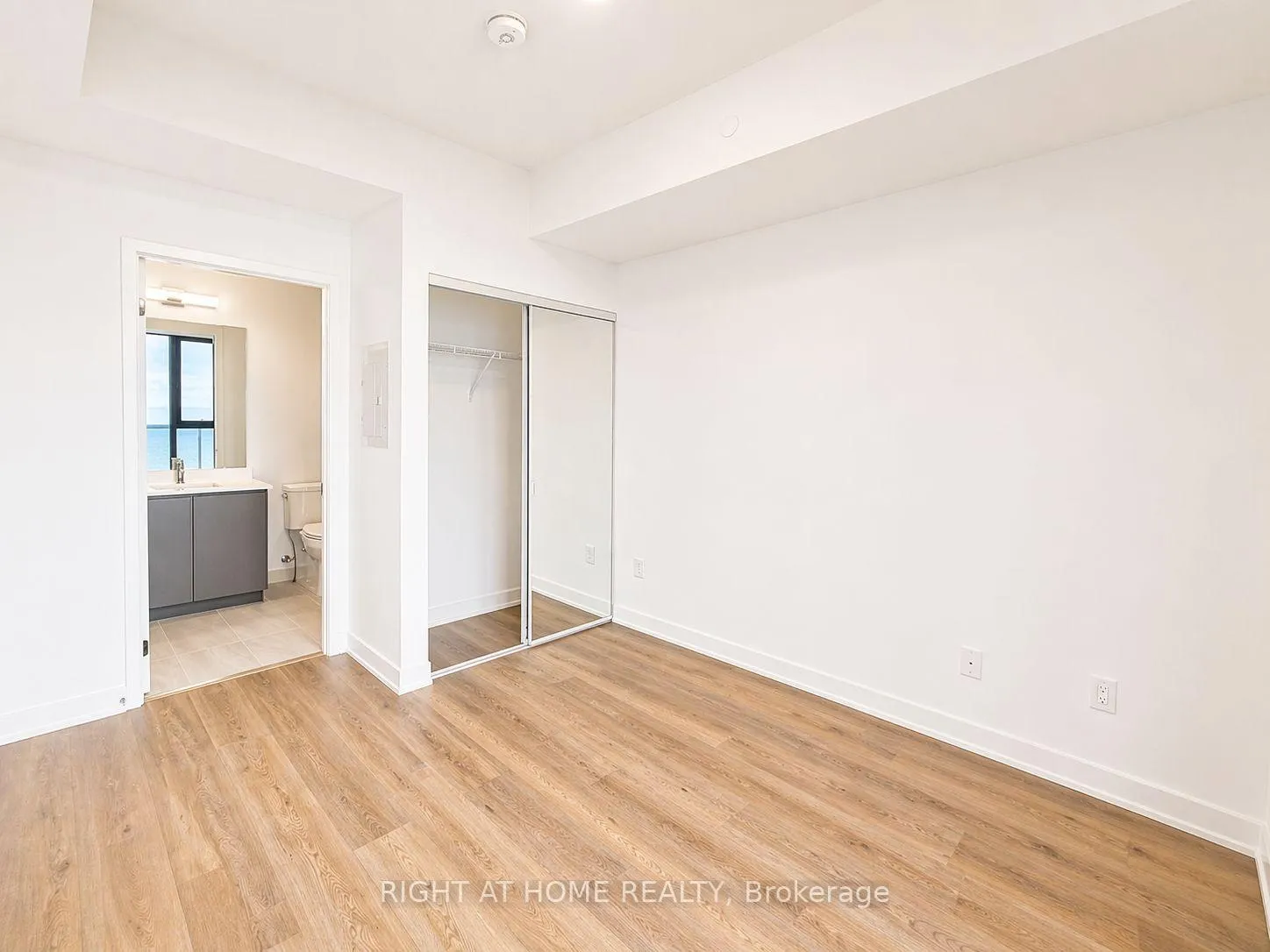Photo 12 of Unit 1107, 2075 Lakeshore Road, Burlington, Brant — HOMEH