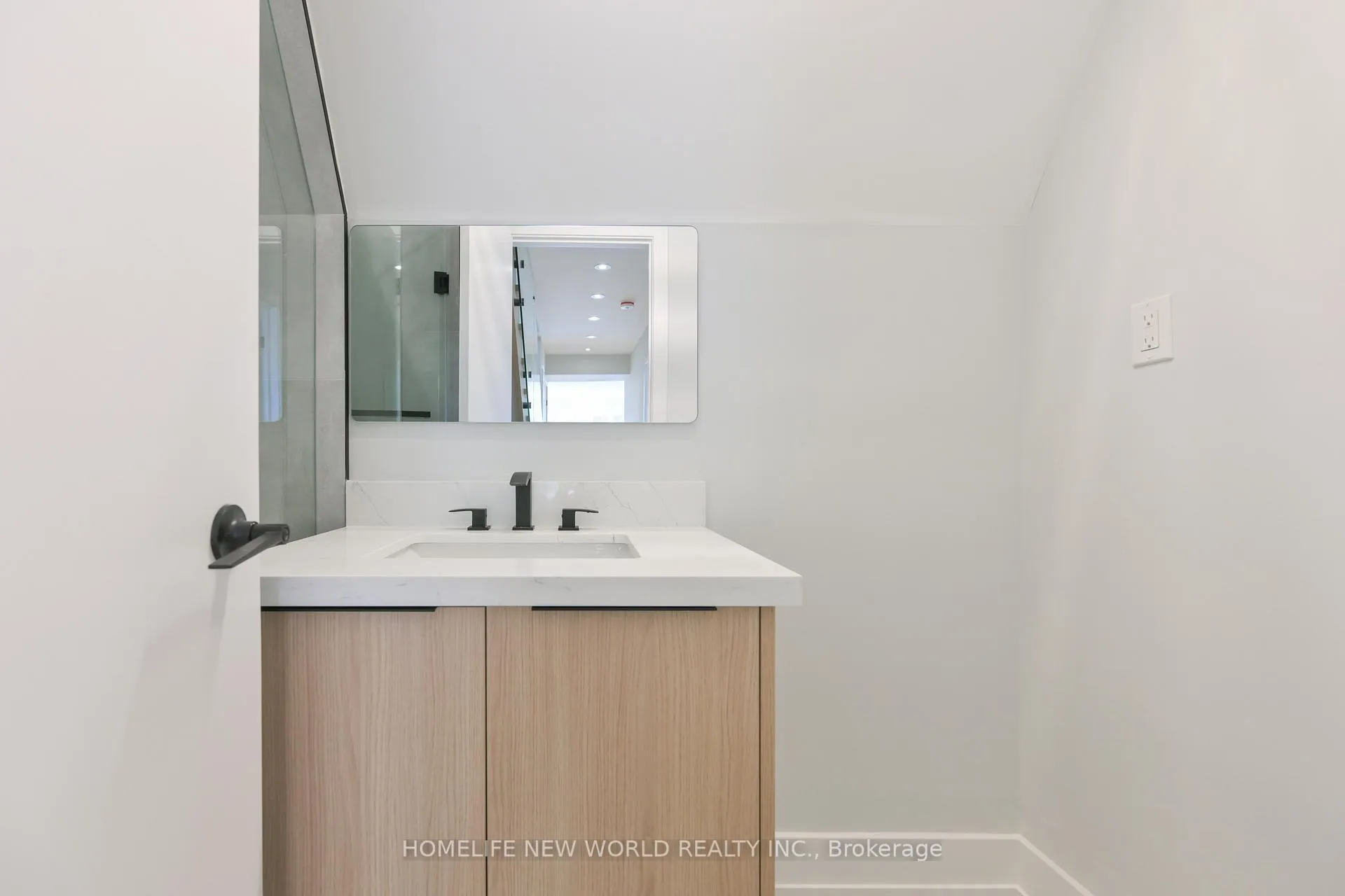 Photo 14 of Unit Upper, 997 Dufferin Street, Toronto, Dufferin Grove — HOMEH