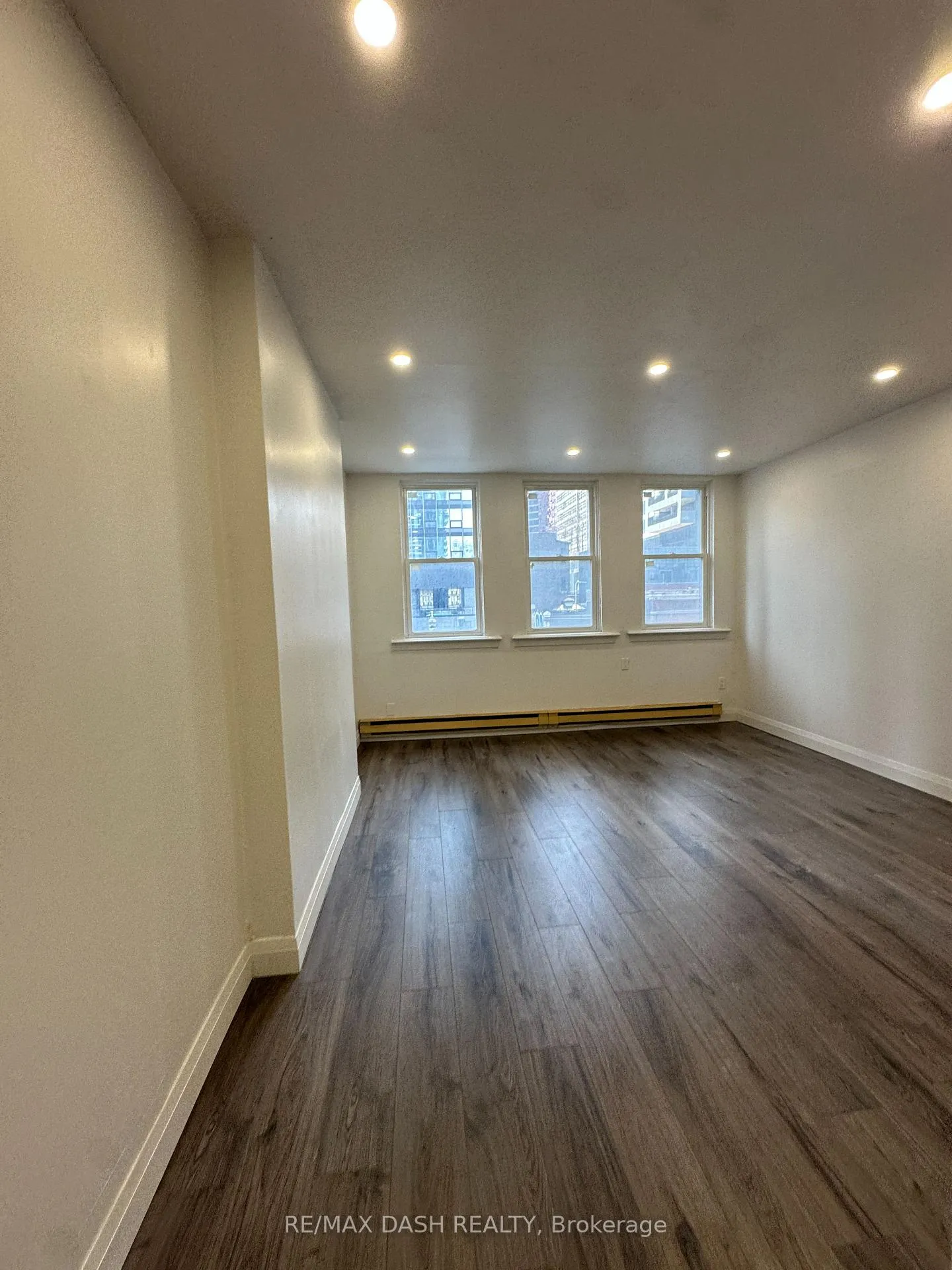 Front of Unit 4FL, 565 Yonge Street
