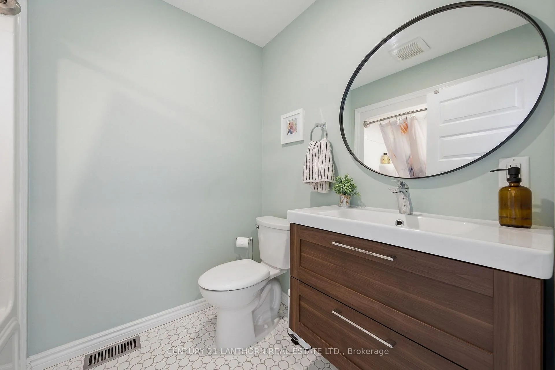 Photo 32 of 309 Beatty Road, Belleville, Thurlow Ward — HOMEH
