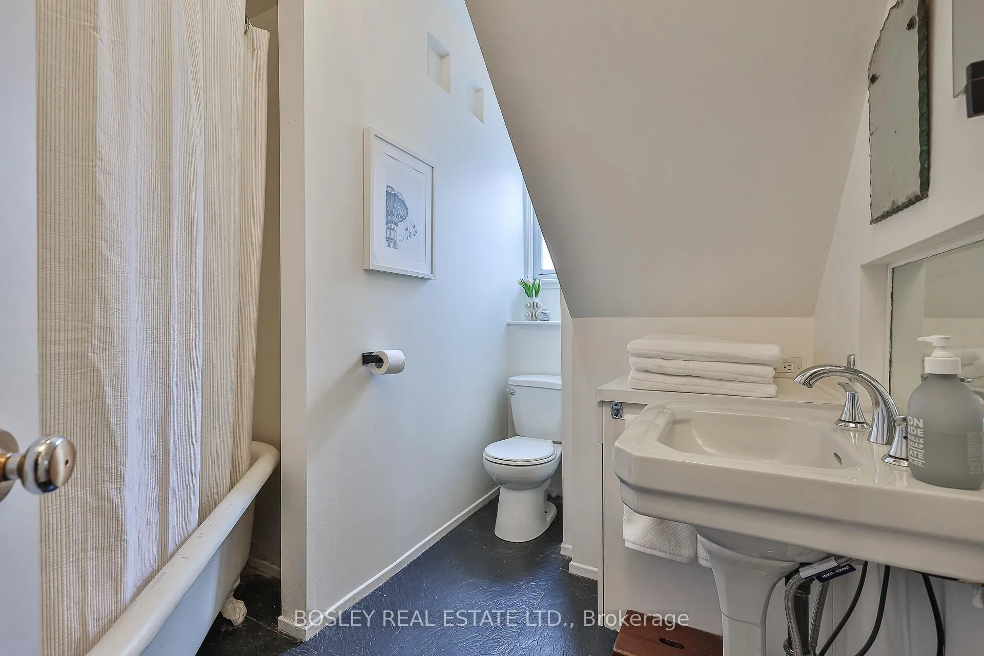 Photo 12 of 123 Grenadier Road, Toronto, Roncesvalles — HOMEH