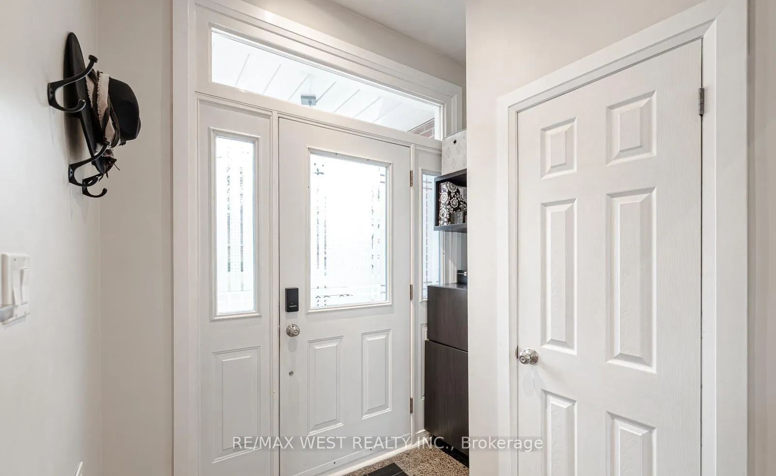 Photo 5 of 17 Saybrook Avenue, Etobicoke, Stonegate-Queensway — HOMEH