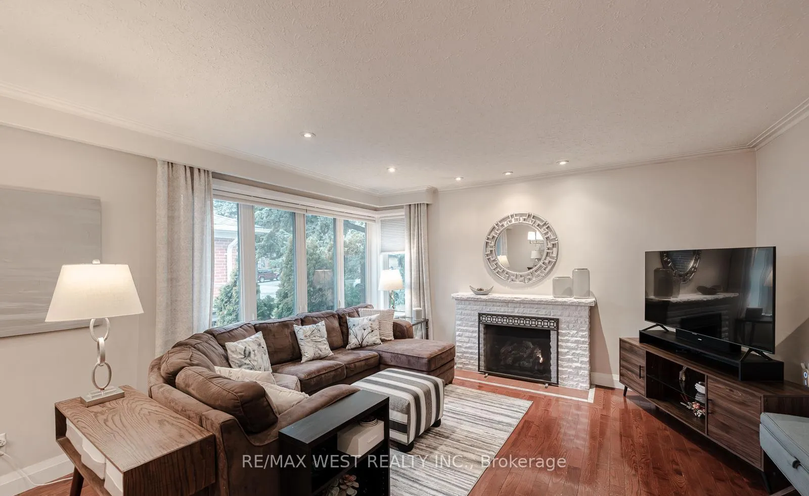 Photo 6 of 17 Saybrook Avenue, Etobicoke, Stonegate-Queensway — HOMEH