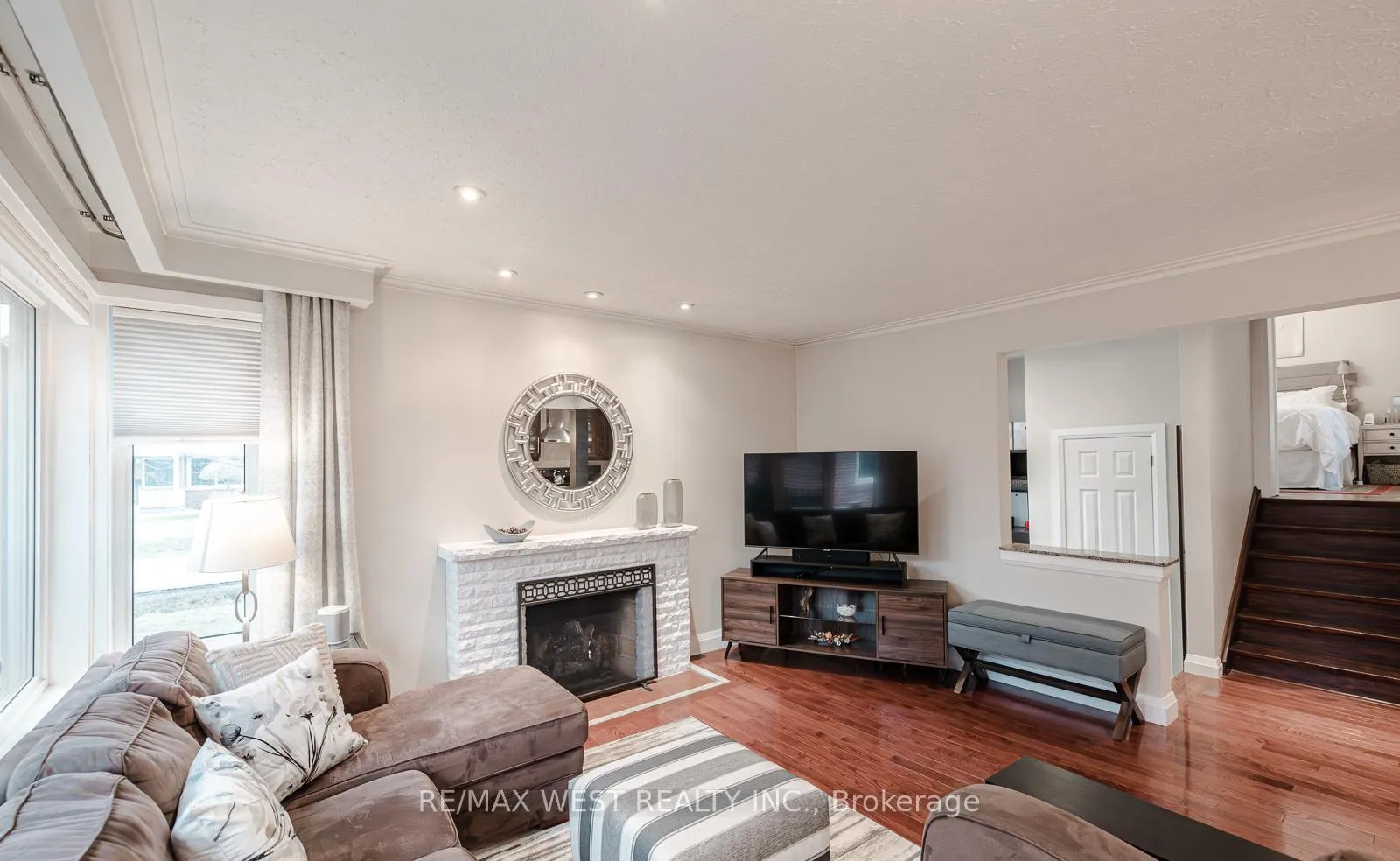 Photo 7 of 17 Saybrook Avenue, Etobicoke, Stonegate-Queensway — HOMEH