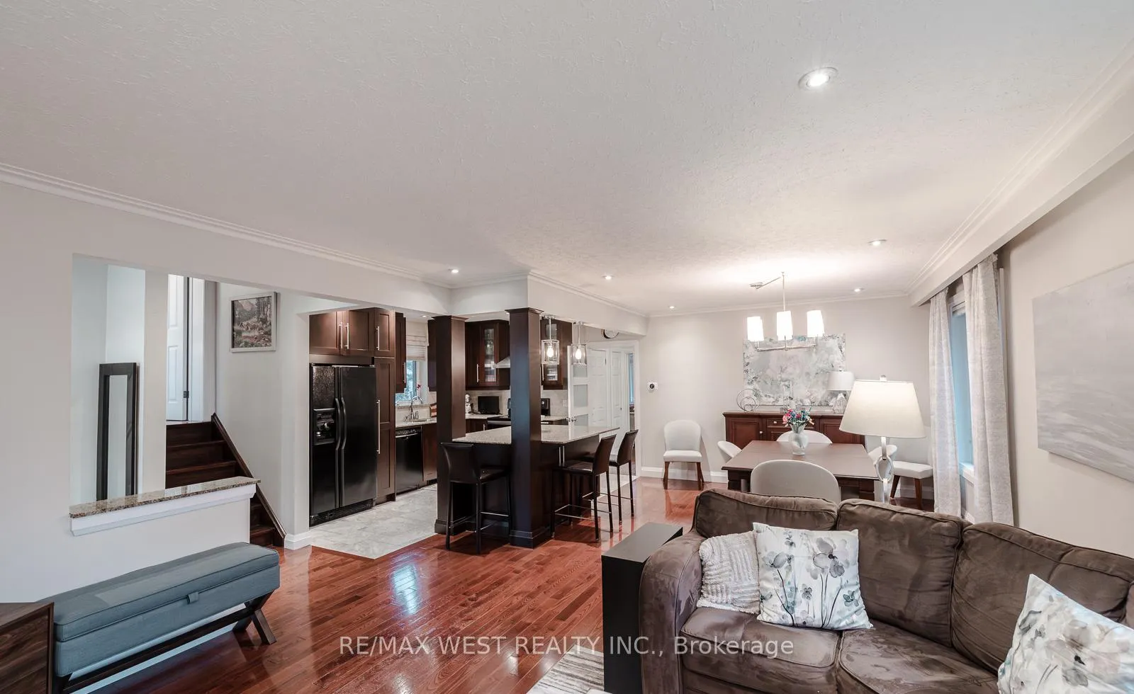Photo 9 of 17 Saybrook Avenue, Etobicoke, Stonegate-Queensway — HOMEH