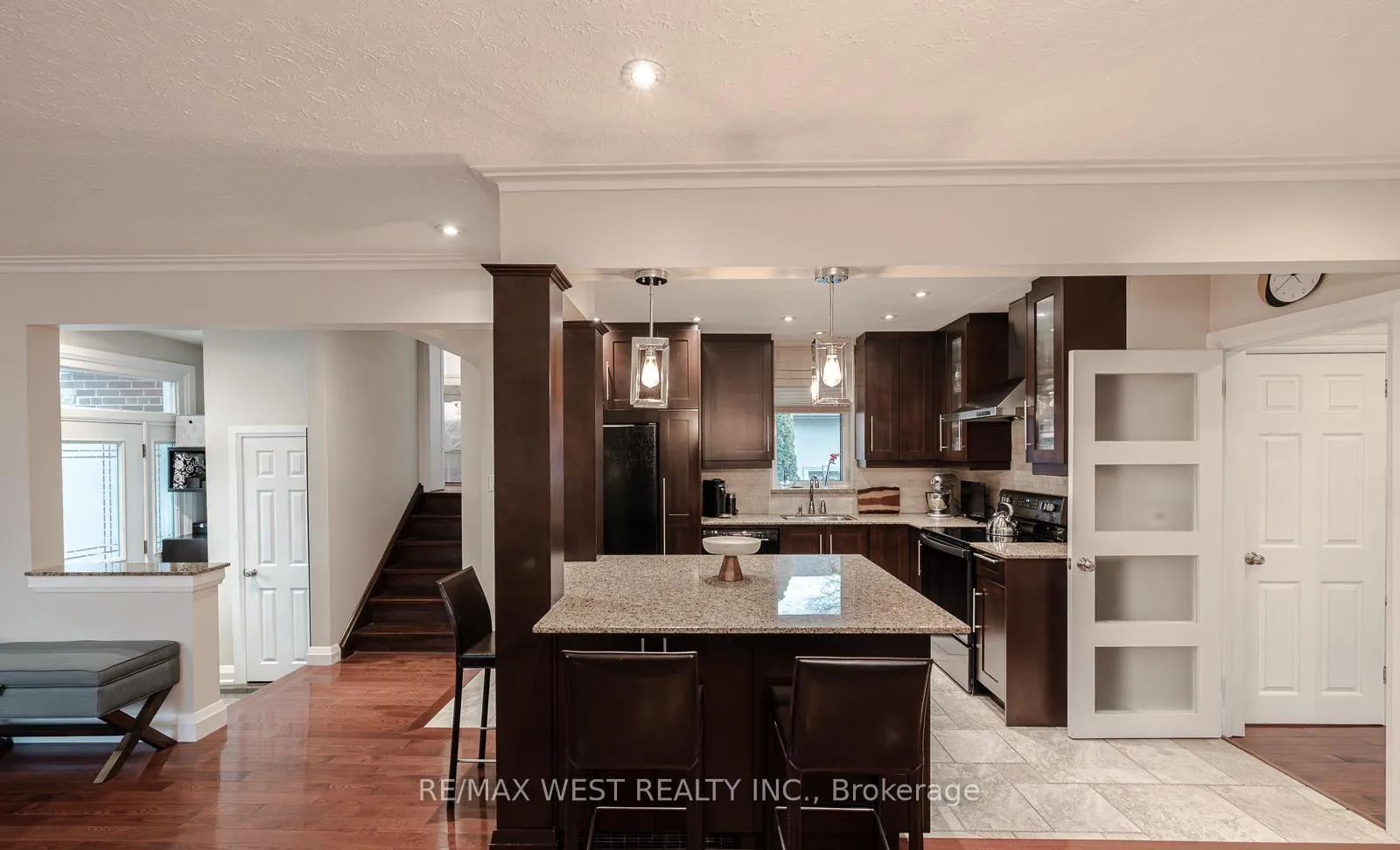 Photo 12 of 17 Saybrook Avenue, Etobicoke, Stonegate-Queensway — HOMEH