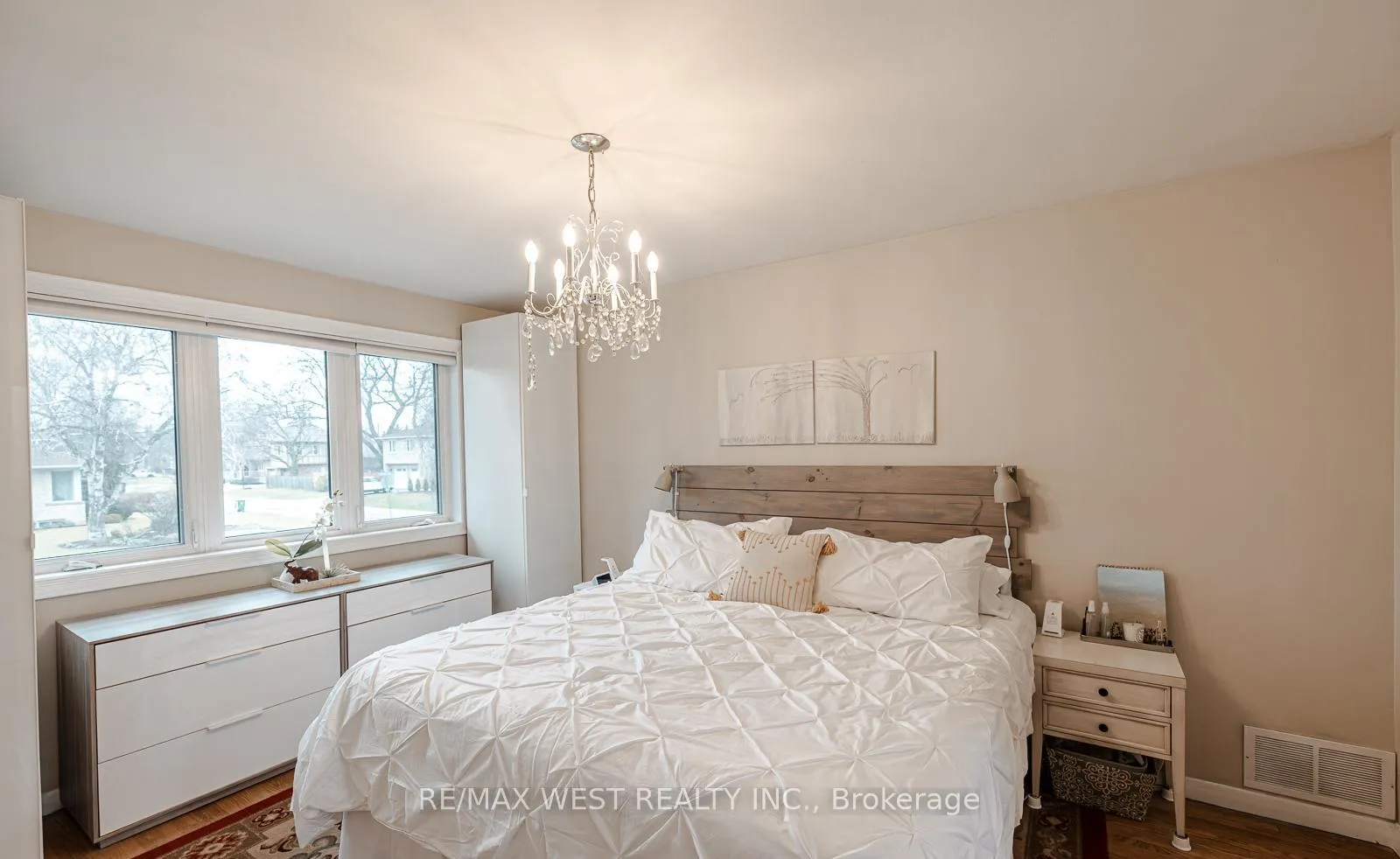 Photo 16 of 17 Saybrook Avenue, Etobicoke, Stonegate-Queensway — HOMEH
