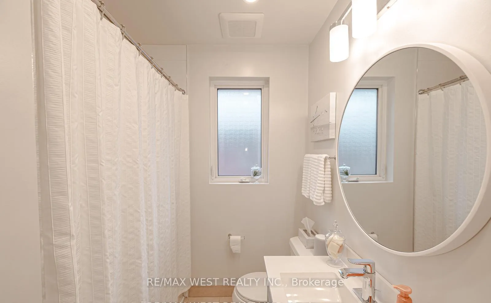 Photo 19 of 17 Saybrook Avenue, Etobicoke, Stonegate-Queensway — HOMEH