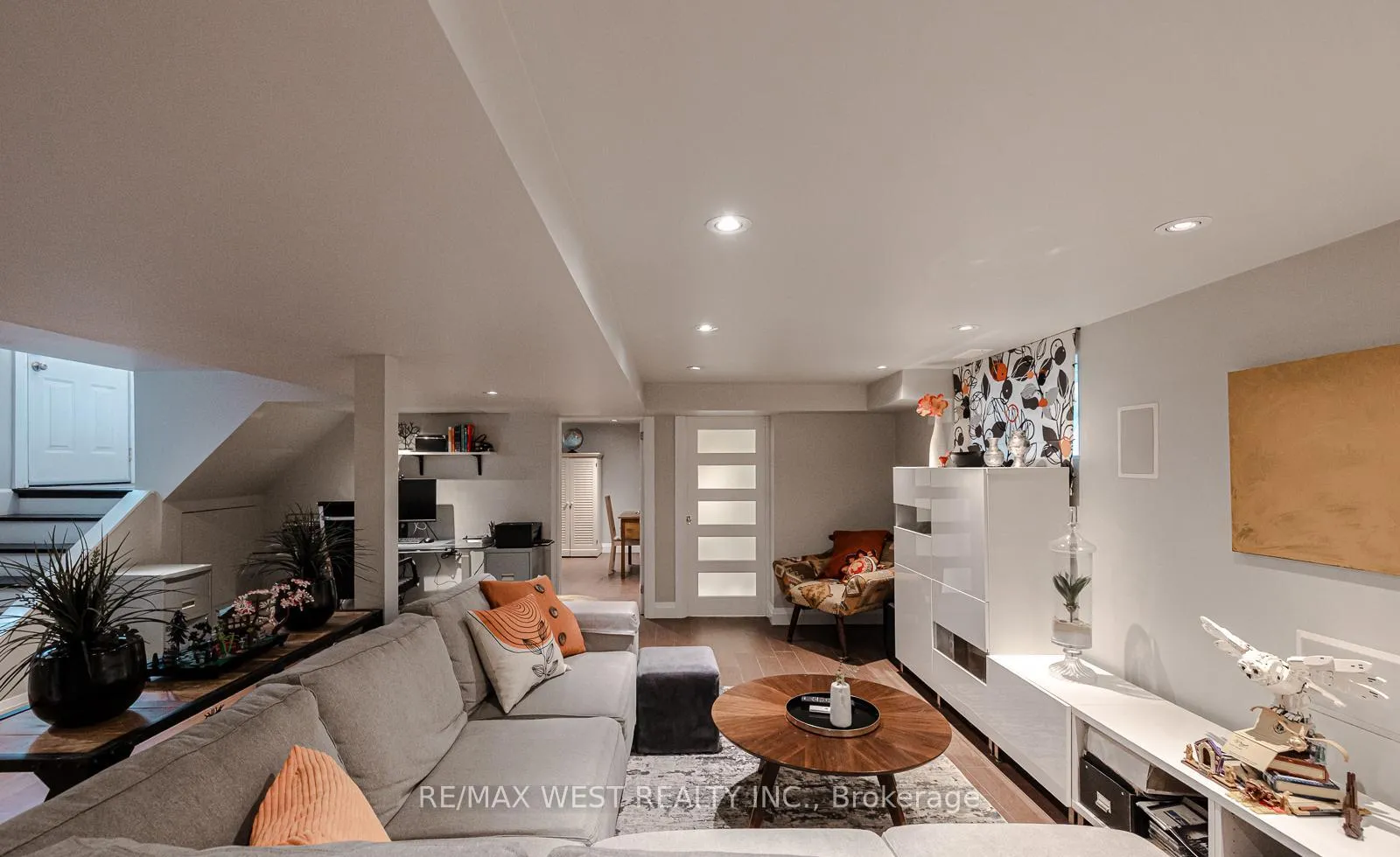 Photo 24 of 17 Saybrook Avenue, Etobicoke, Stonegate-Queensway — HOMEH
