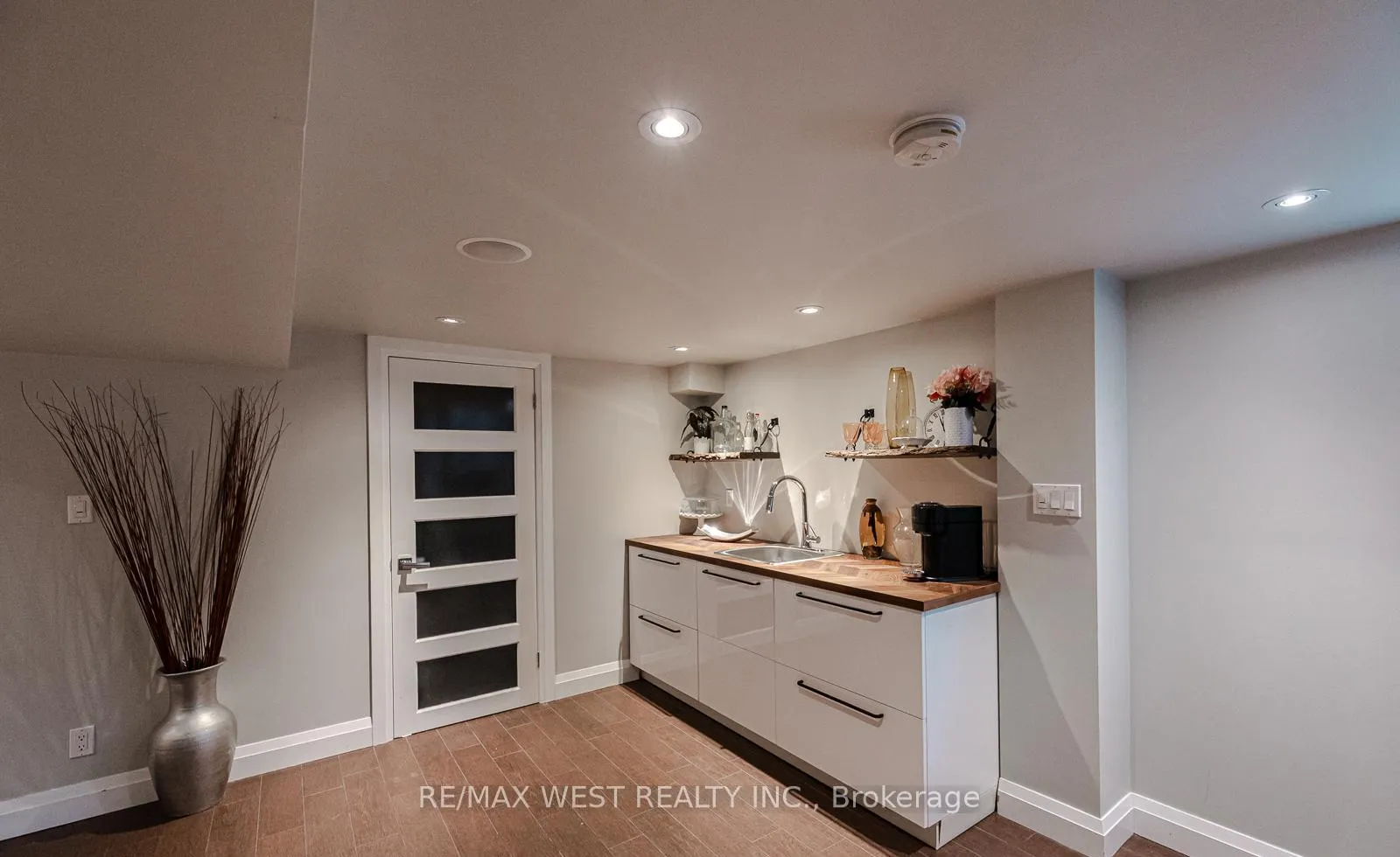 Photo 27 of 17 Saybrook Avenue, Etobicoke, Stonegate-Queensway — HOMEH