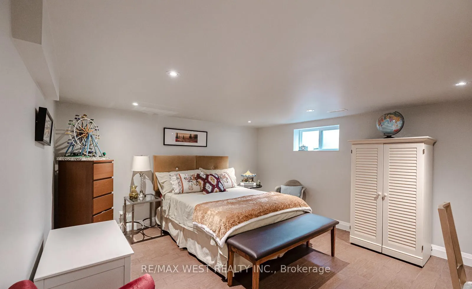Photo 33 of 17 Saybrook Avenue, Etobicoke, Stonegate-Queensway — HOMEH