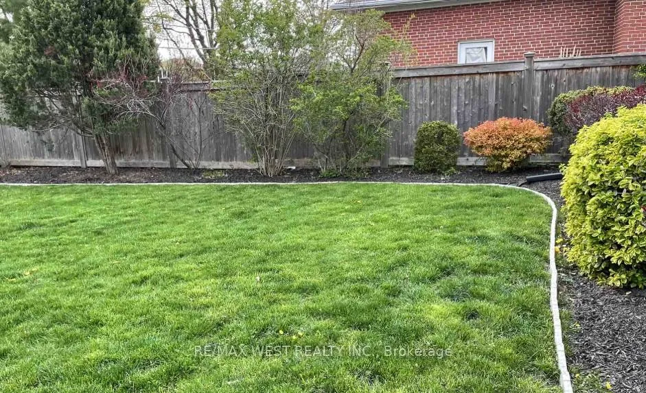 Photo 34 of 17 Saybrook Avenue, Etobicoke, Stonegate-Queensway — HOMEH