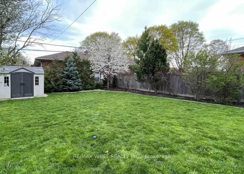 Photo 35 of 17 Saybrook Avenue, Etobicoke, Stonegate-Queensway — HOMEH