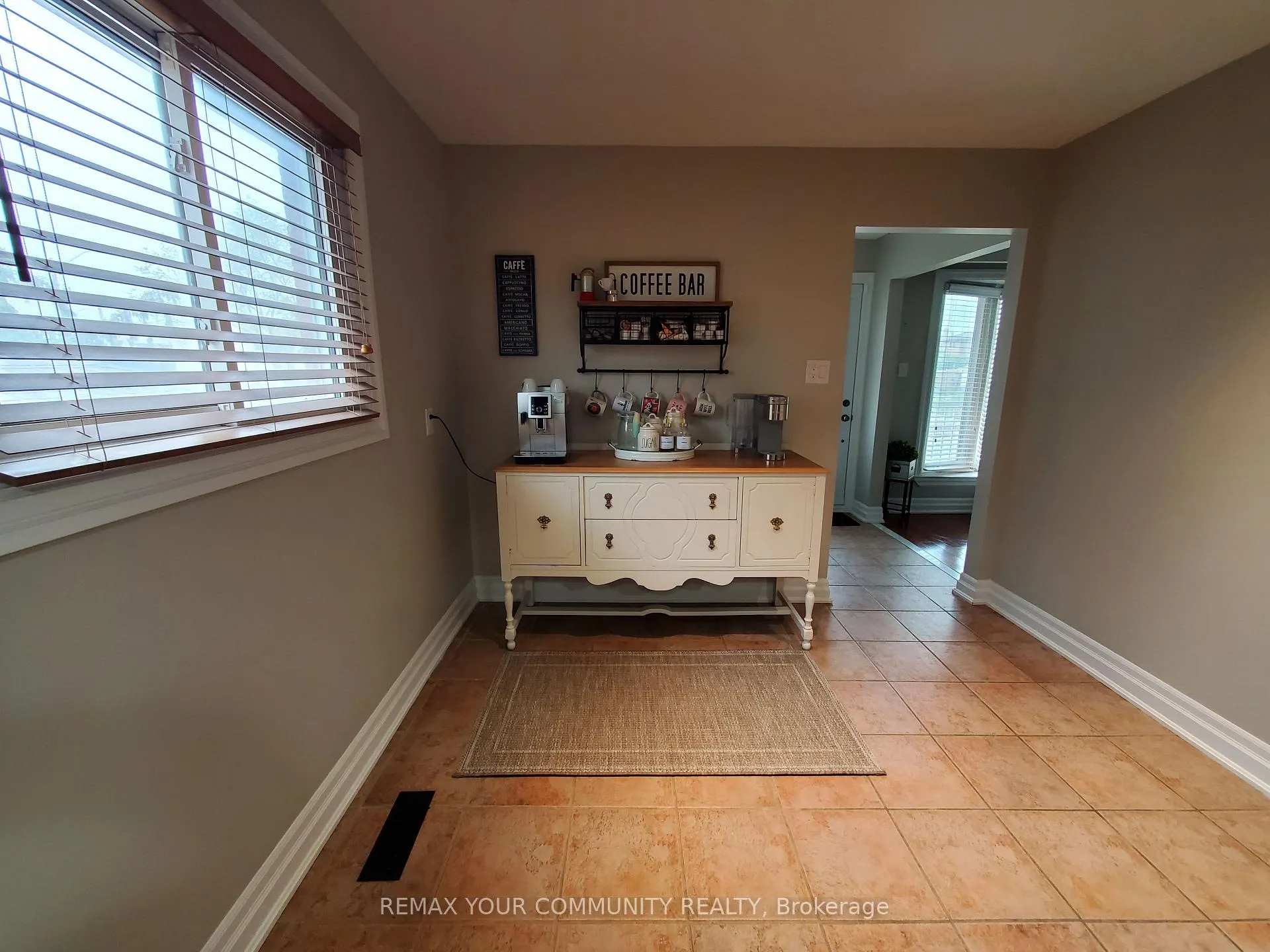 Photo 3 of 189 Aberdeen Avenue, Vaughan, East Woodbridge — HOMEH